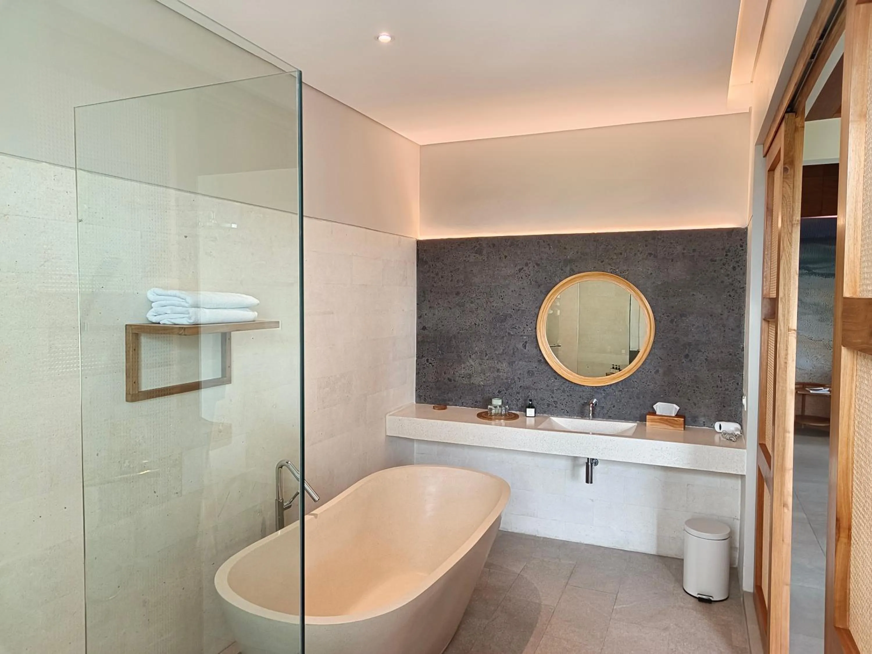 Bath in Biloba Villas and Suites Canggu