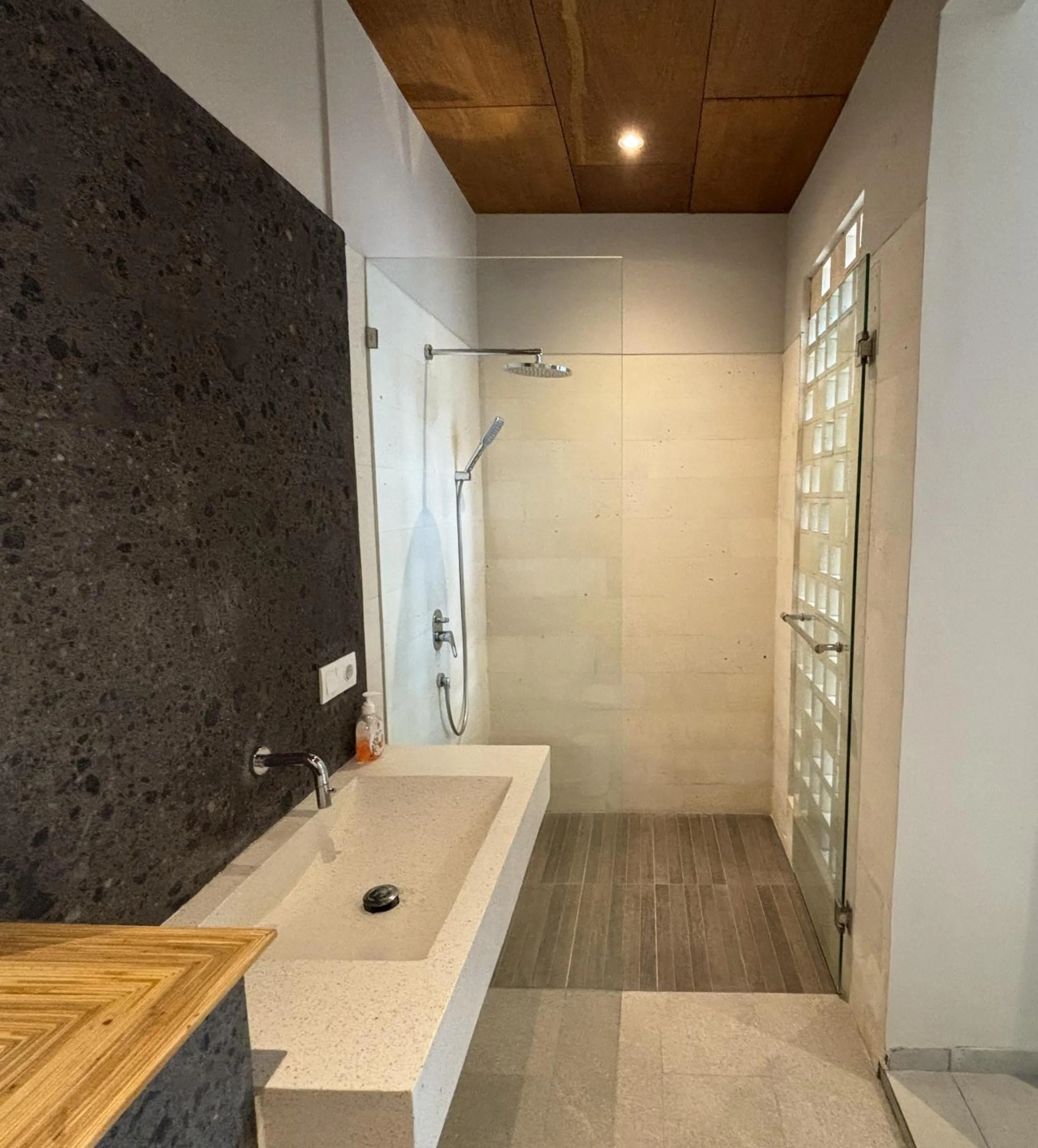 Shower in Biloba Villas and Suites Canggu