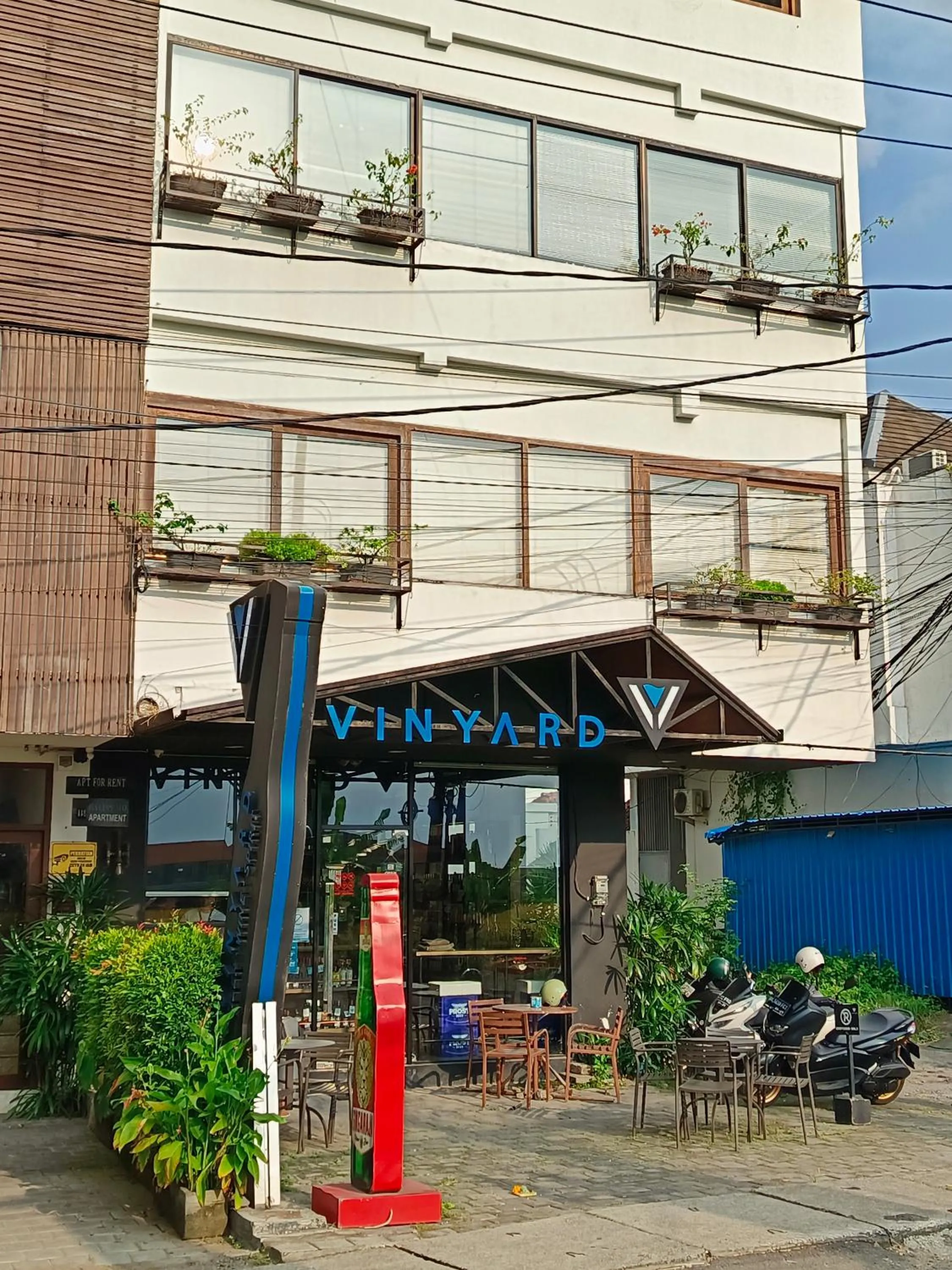 On-site shops in Biloba Villas and Suites Canggu