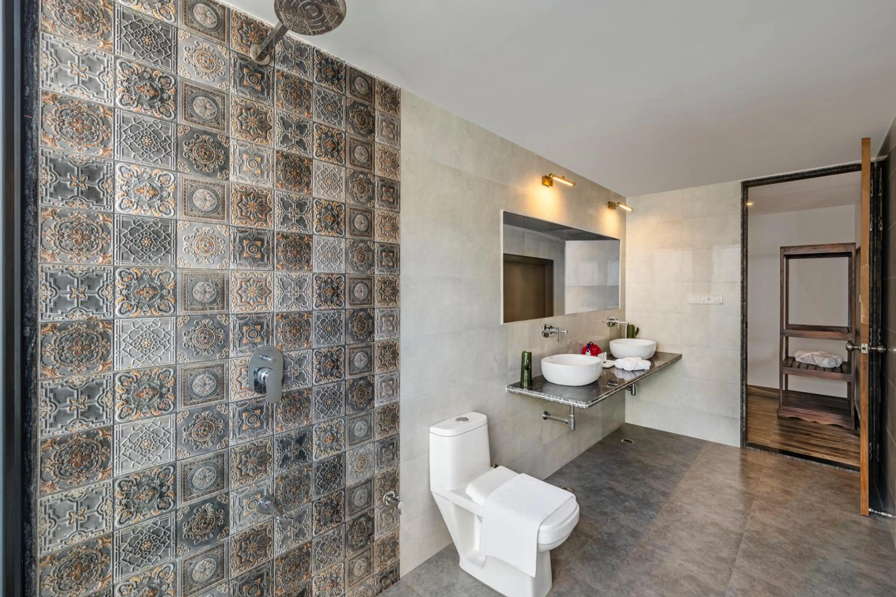 Shower in Sterling ReWild Sariska