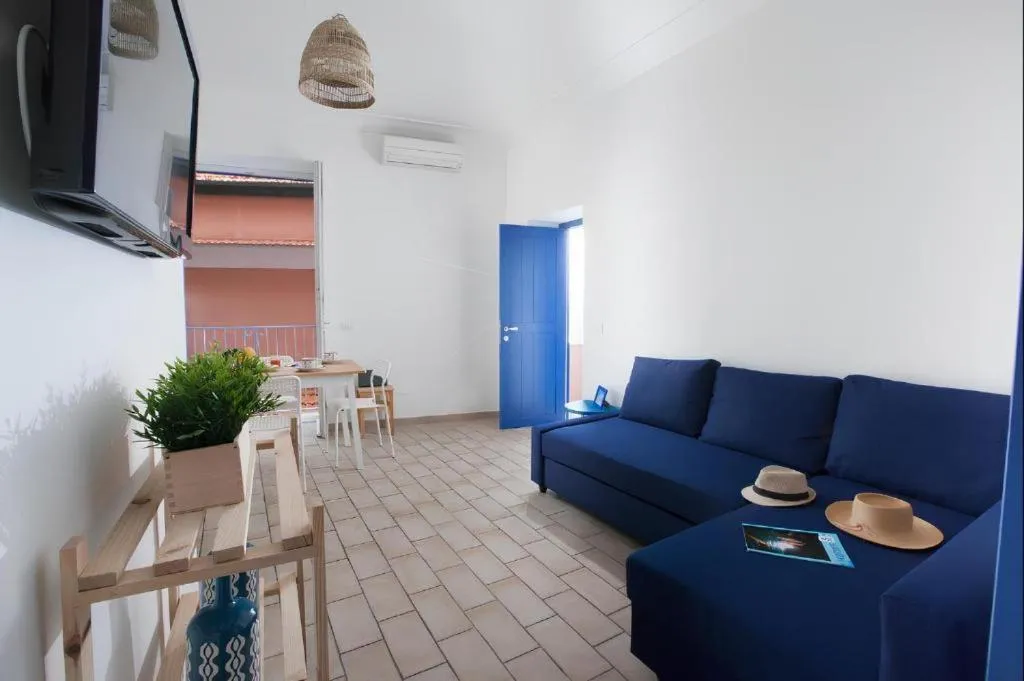 Seating area in Dragonfly inn Sorrento