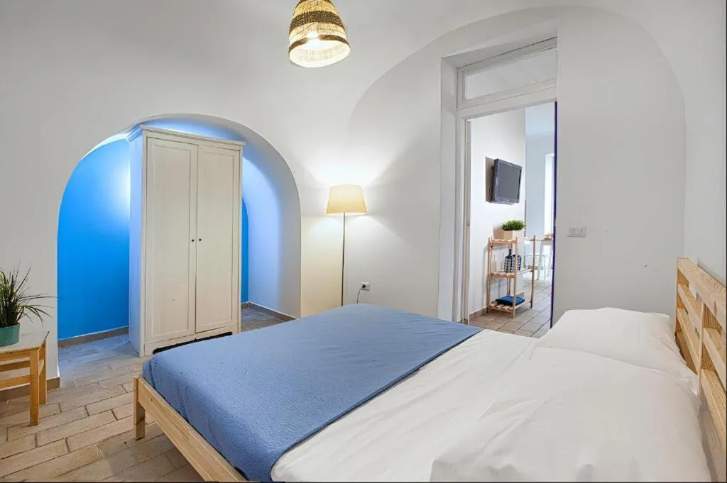 Bedroom, Bed in Dragonfly inn Sorrento