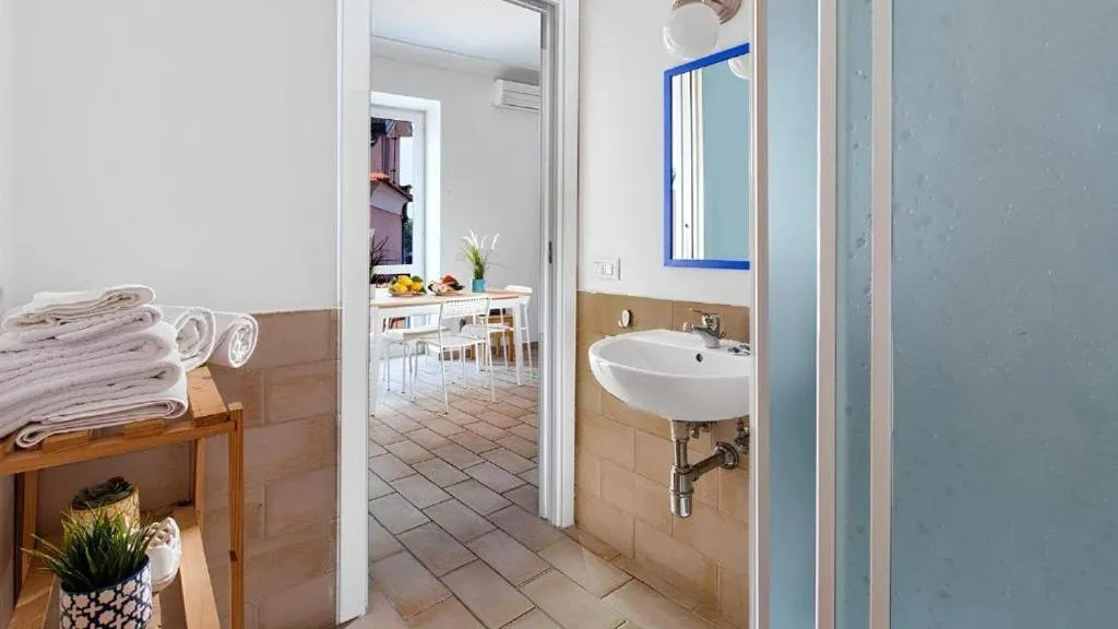 Bathroom in Dragonfly inn Sorrento