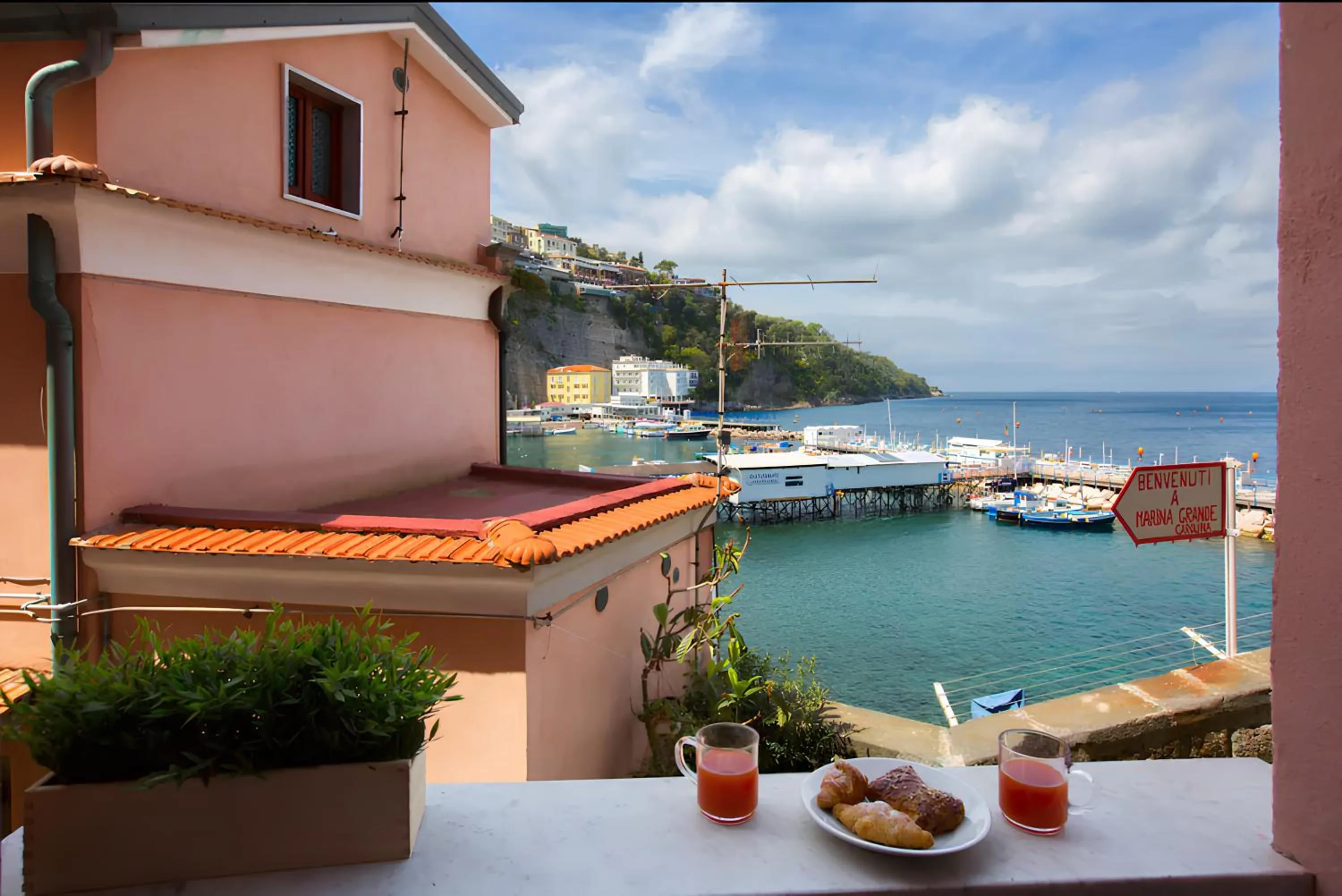 Sea view in Dragonfly inn Sorrento