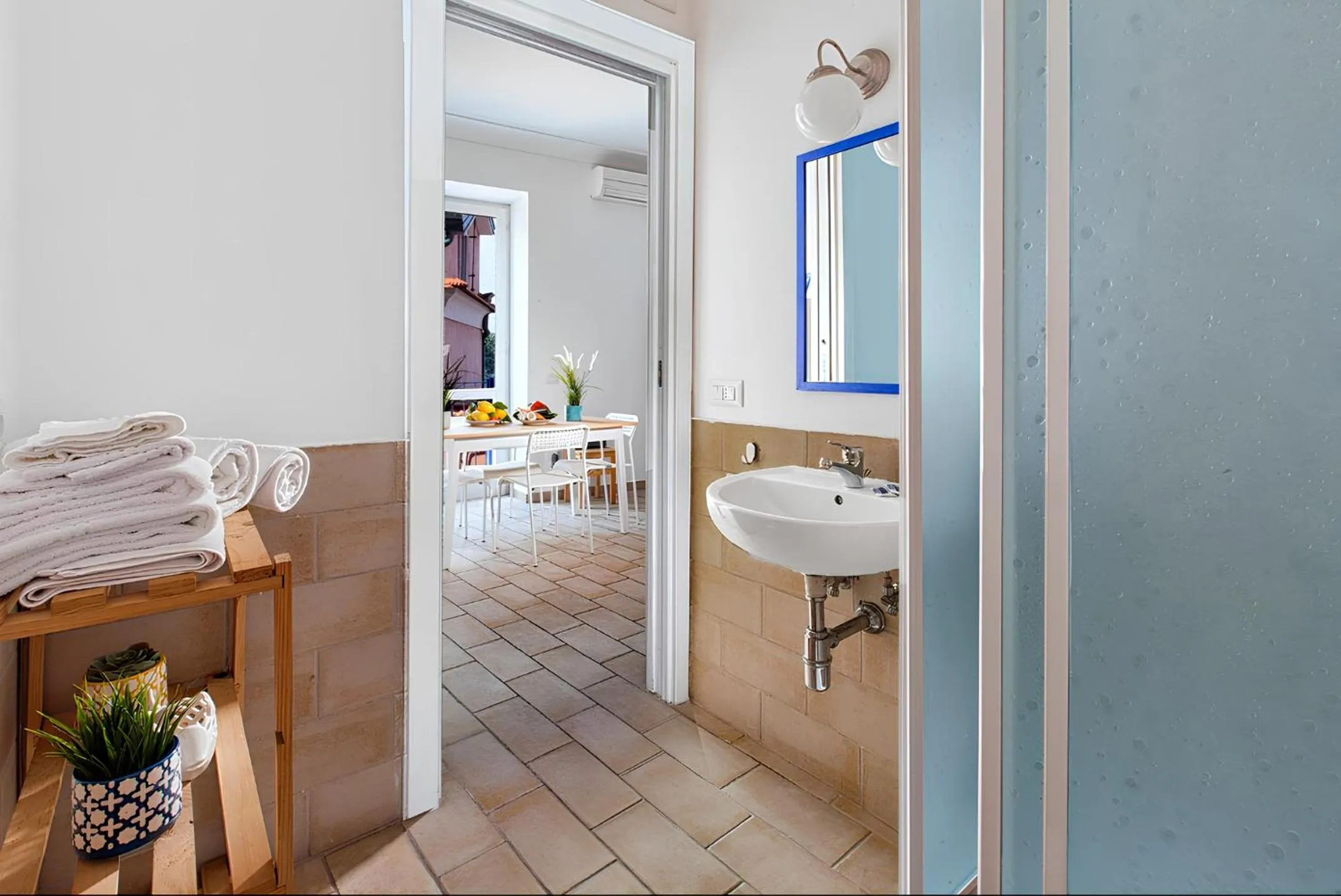 Bathroom in Dragonfly inn Sorrento