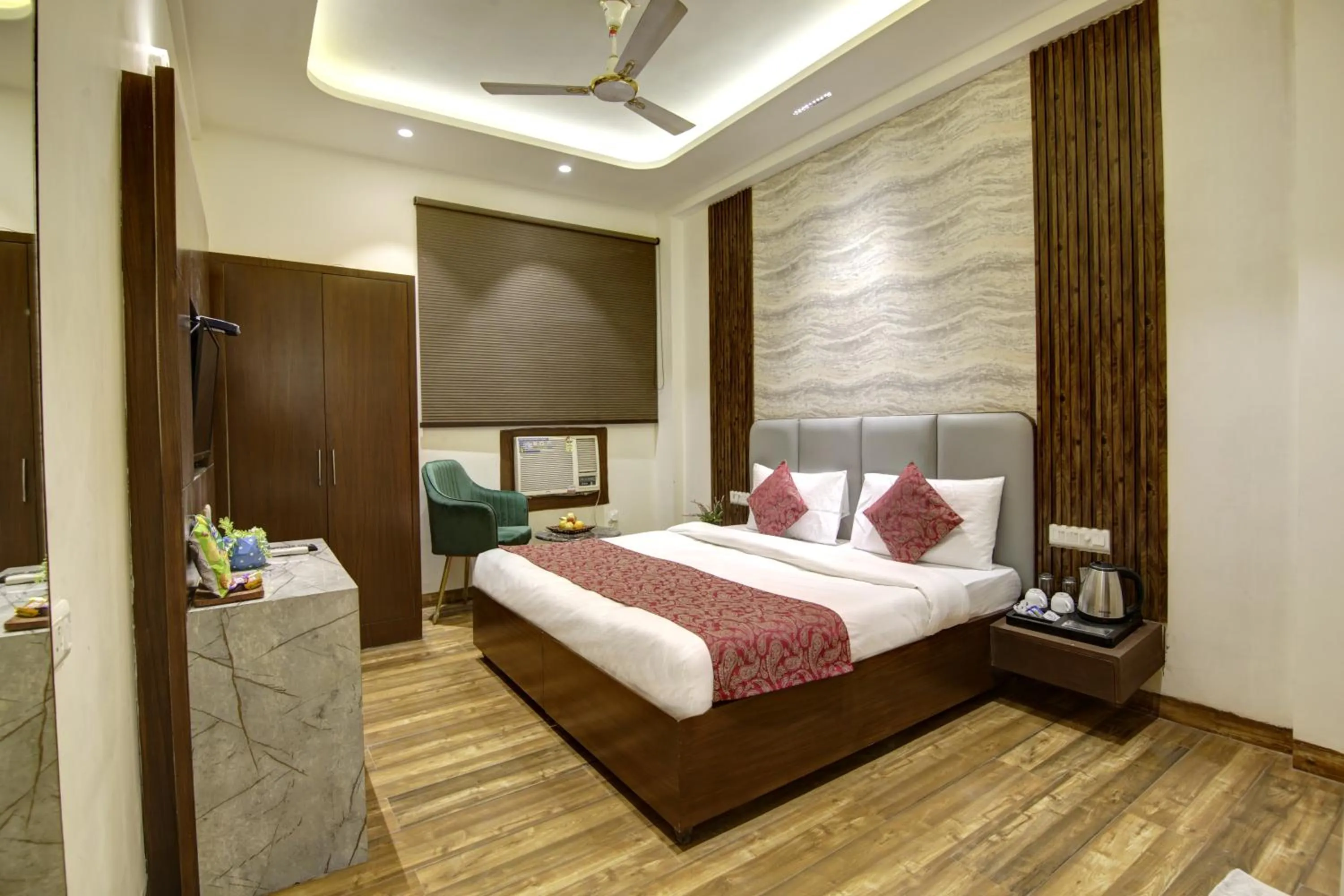 Bed in Hotel Kashish Plaza - 5 Mins From Metro Station