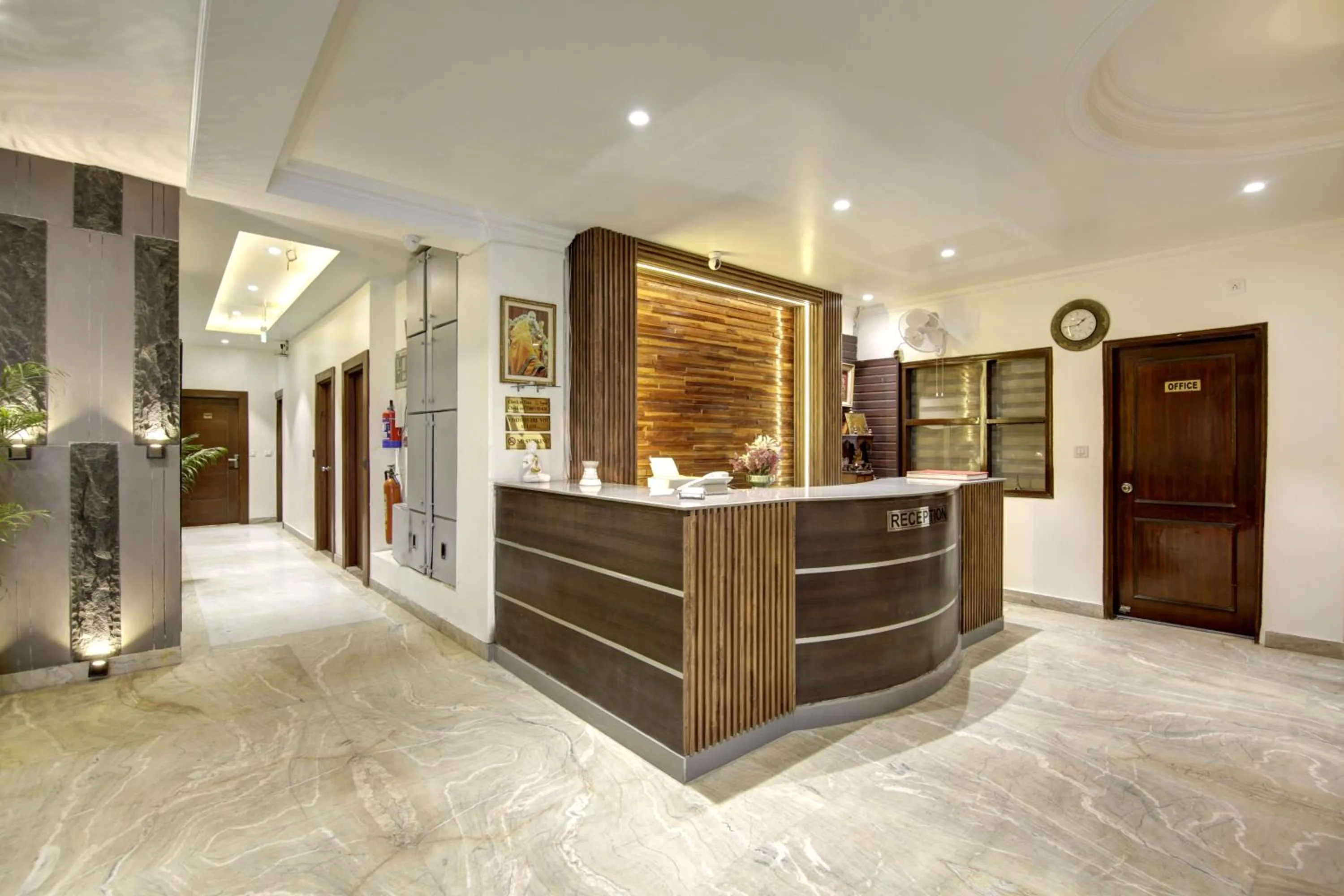 Property building in Hotel Kashish Plaza - 5 Mins From Metro Station