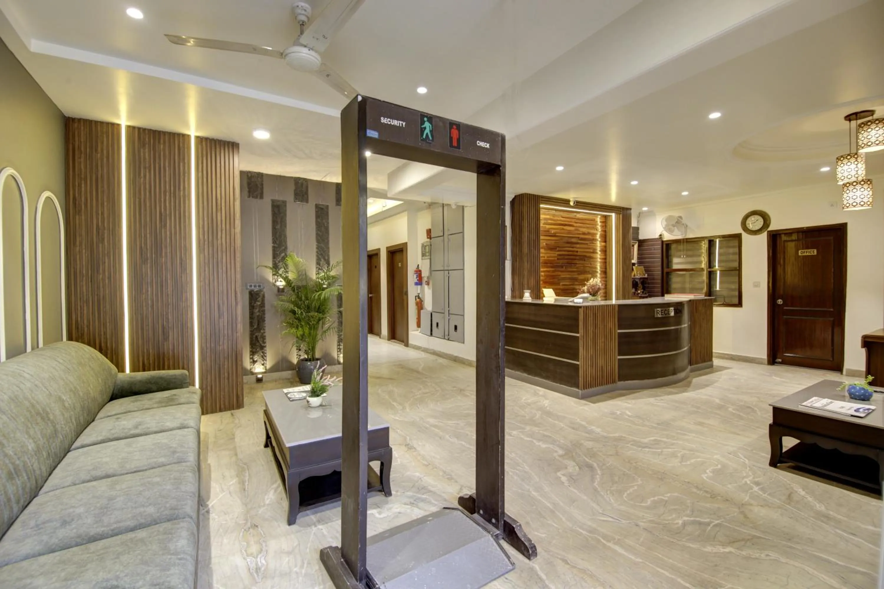 Lobby or reception in Hotel Kashish Plaza - 5 Mins From Metro Station