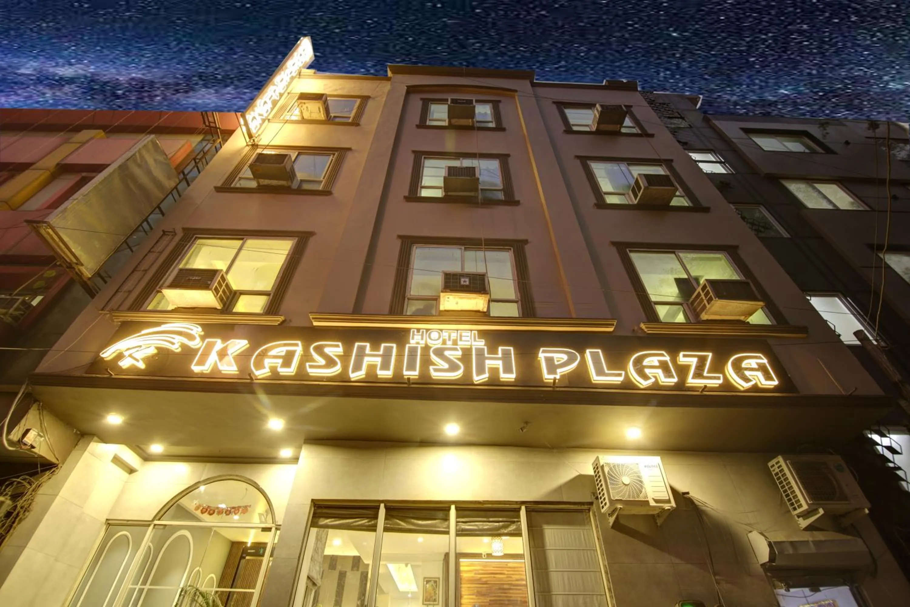Property building in Hotel Kashish Plaza - 5 Mins From Metro Station