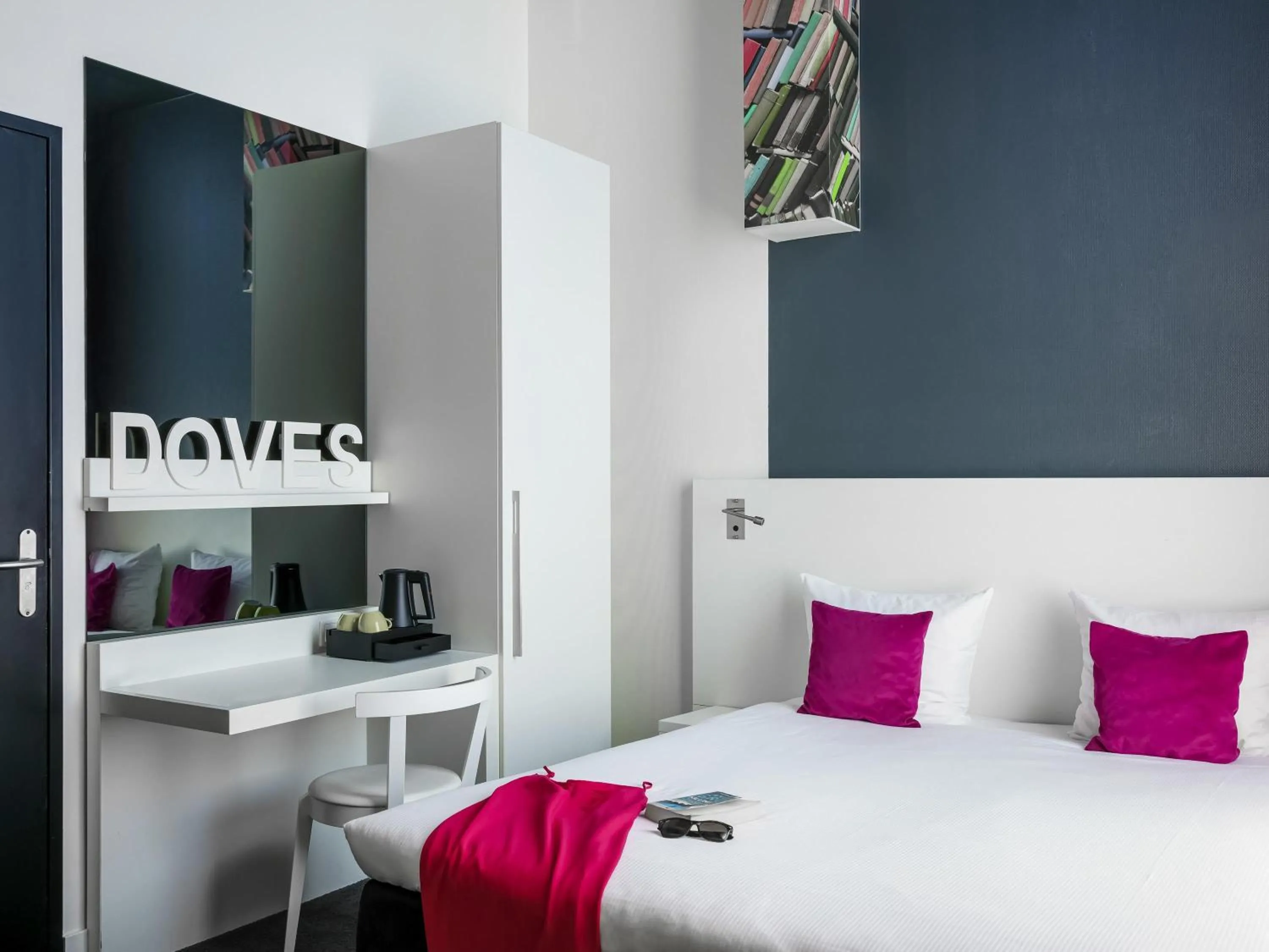 Bedroom, Bed in ibis Styles Amsterdam Amstel