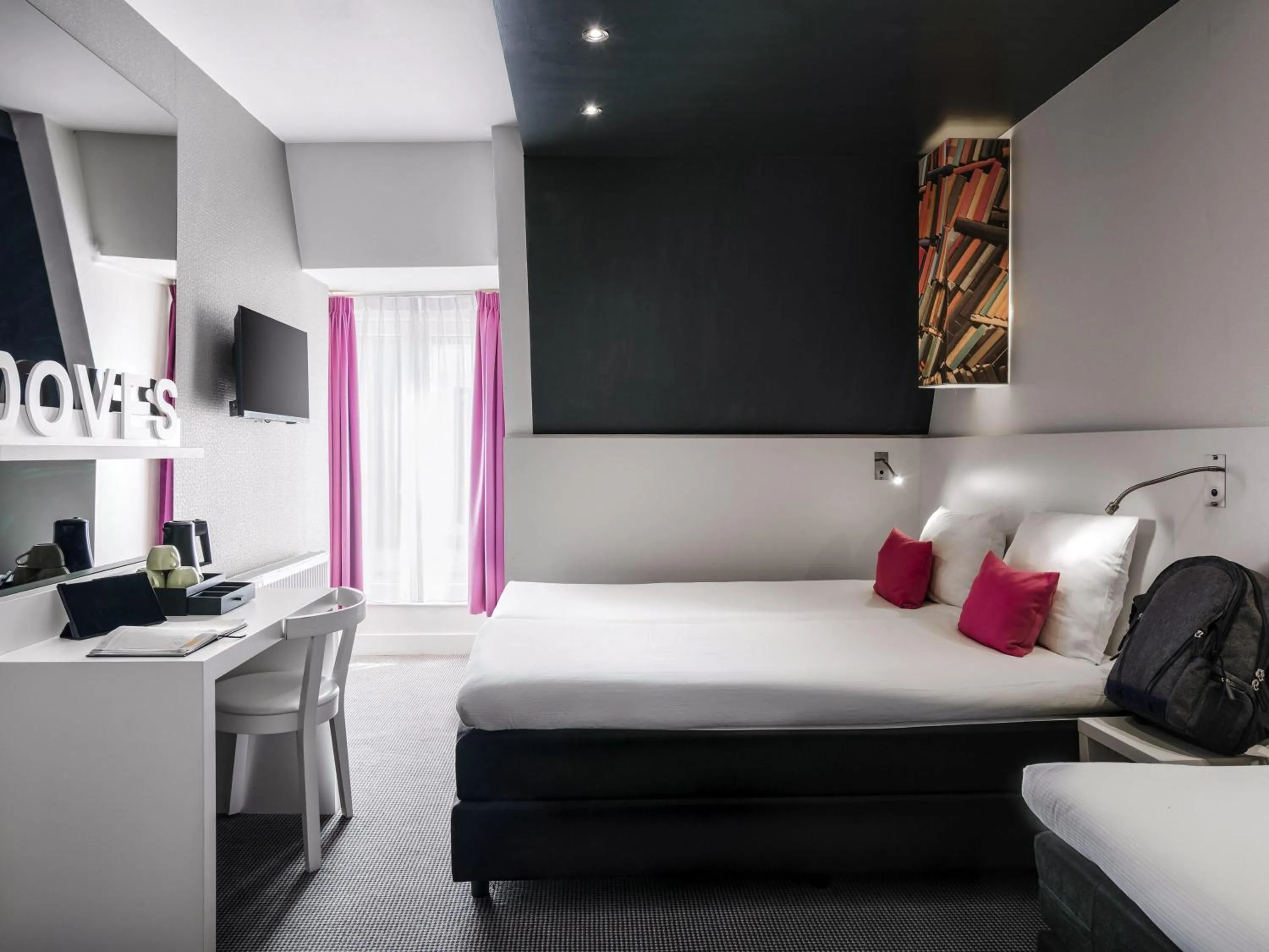Bedroom, Bed in ibis Styles Amsterdam Amstel