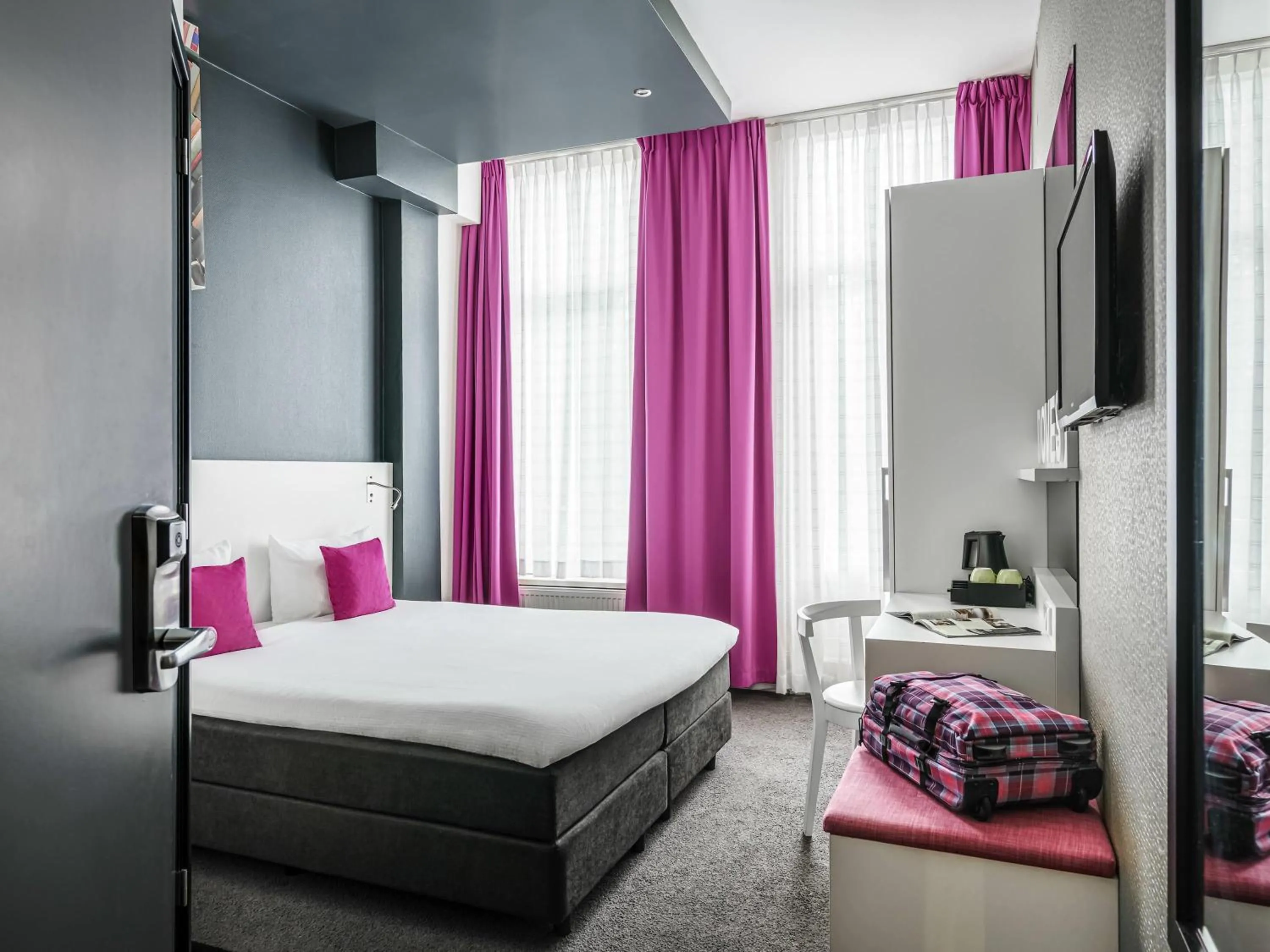 Bedroom, Bed in ibis Styles Amsterdam Amstel
