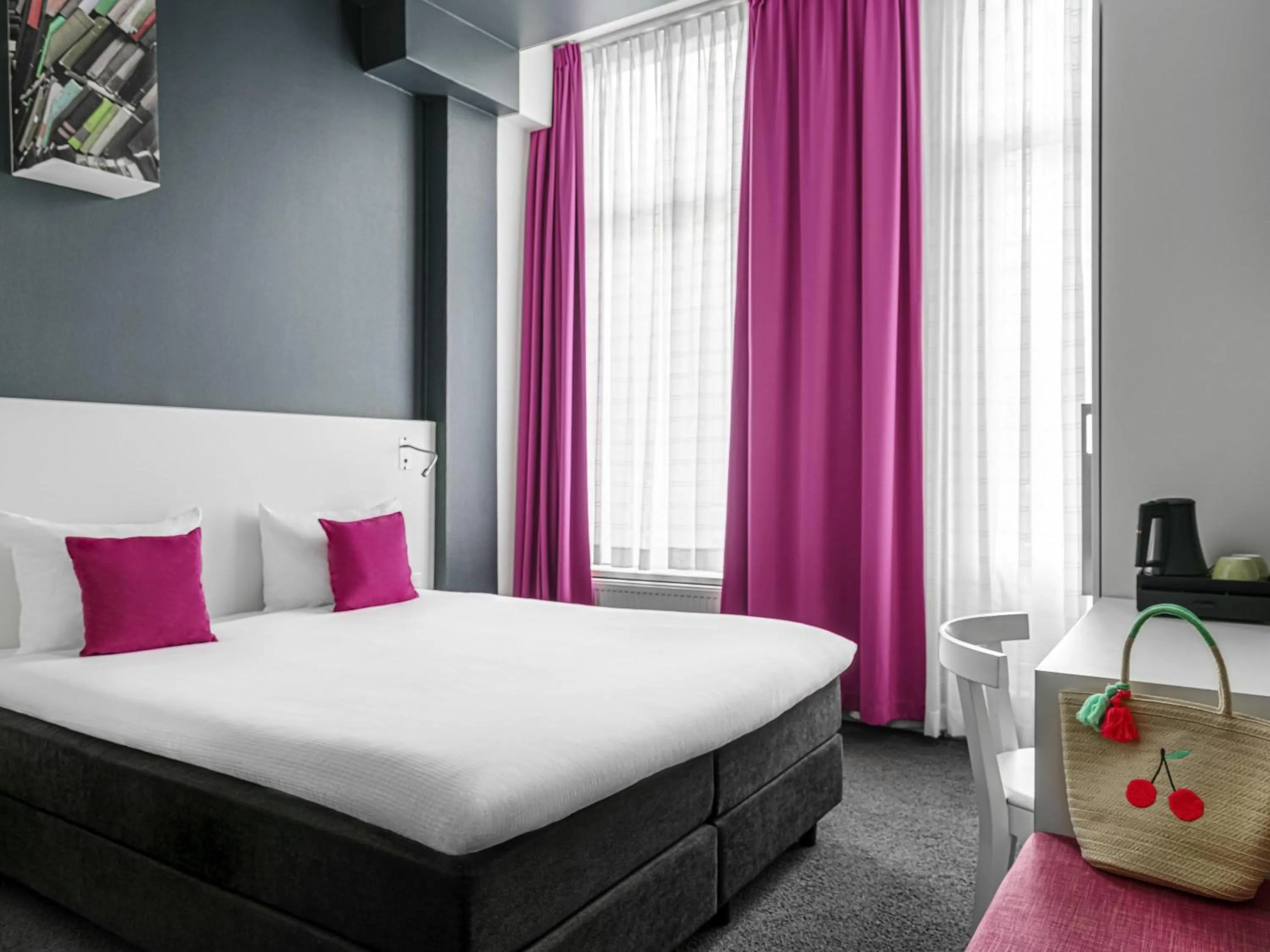 Property building, Bed in ibis Styles Amsterdam Amstel