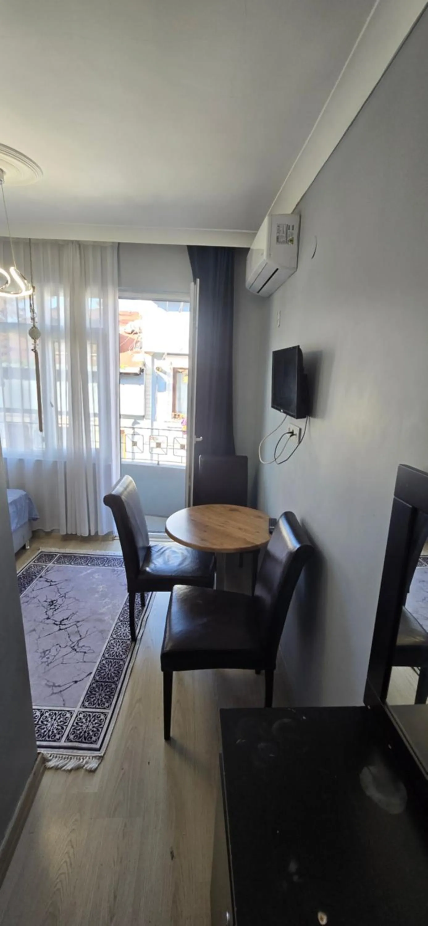 Communal lounge/ TV room in Taksim Milenyum Suites