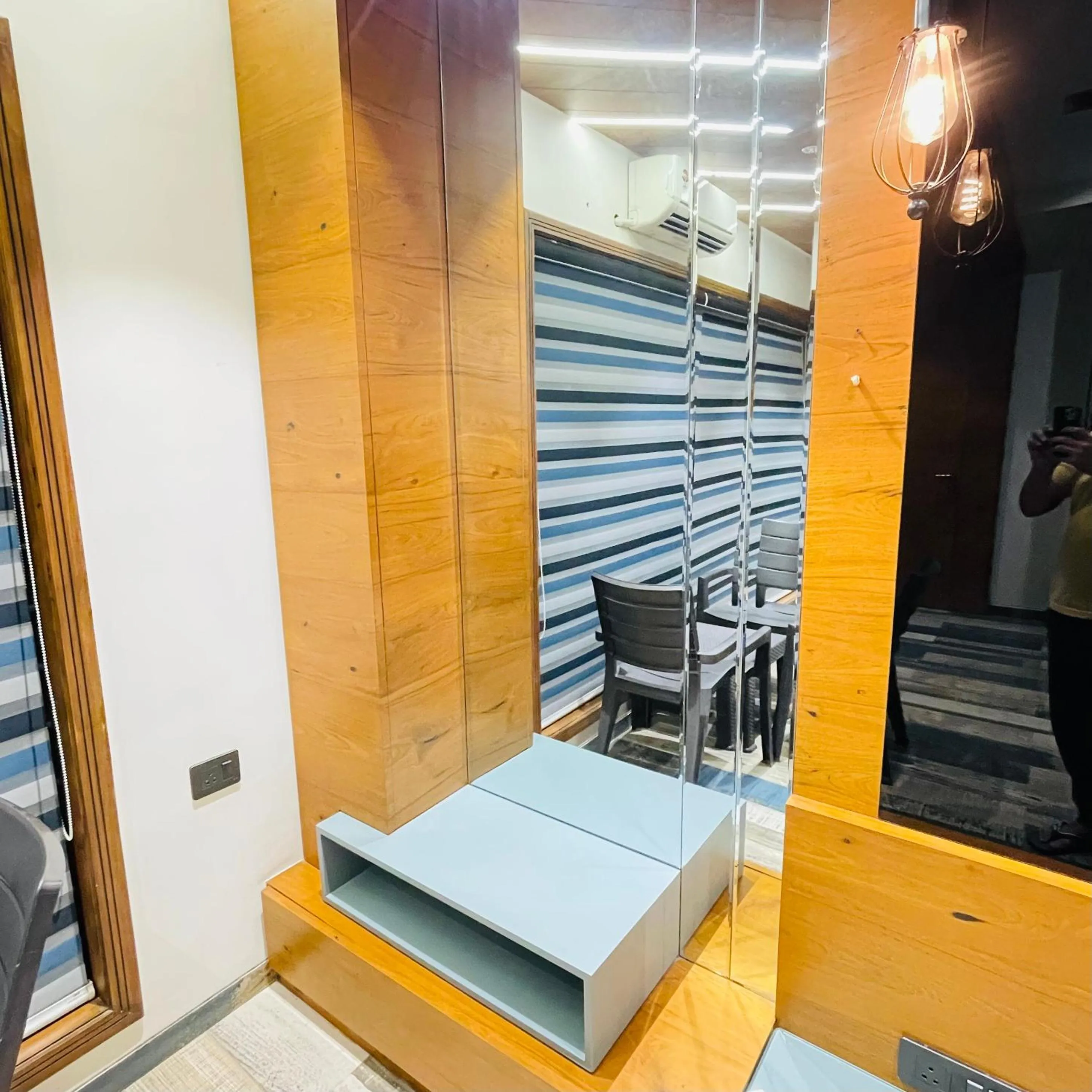 hair dresser in Nisarg’s stays