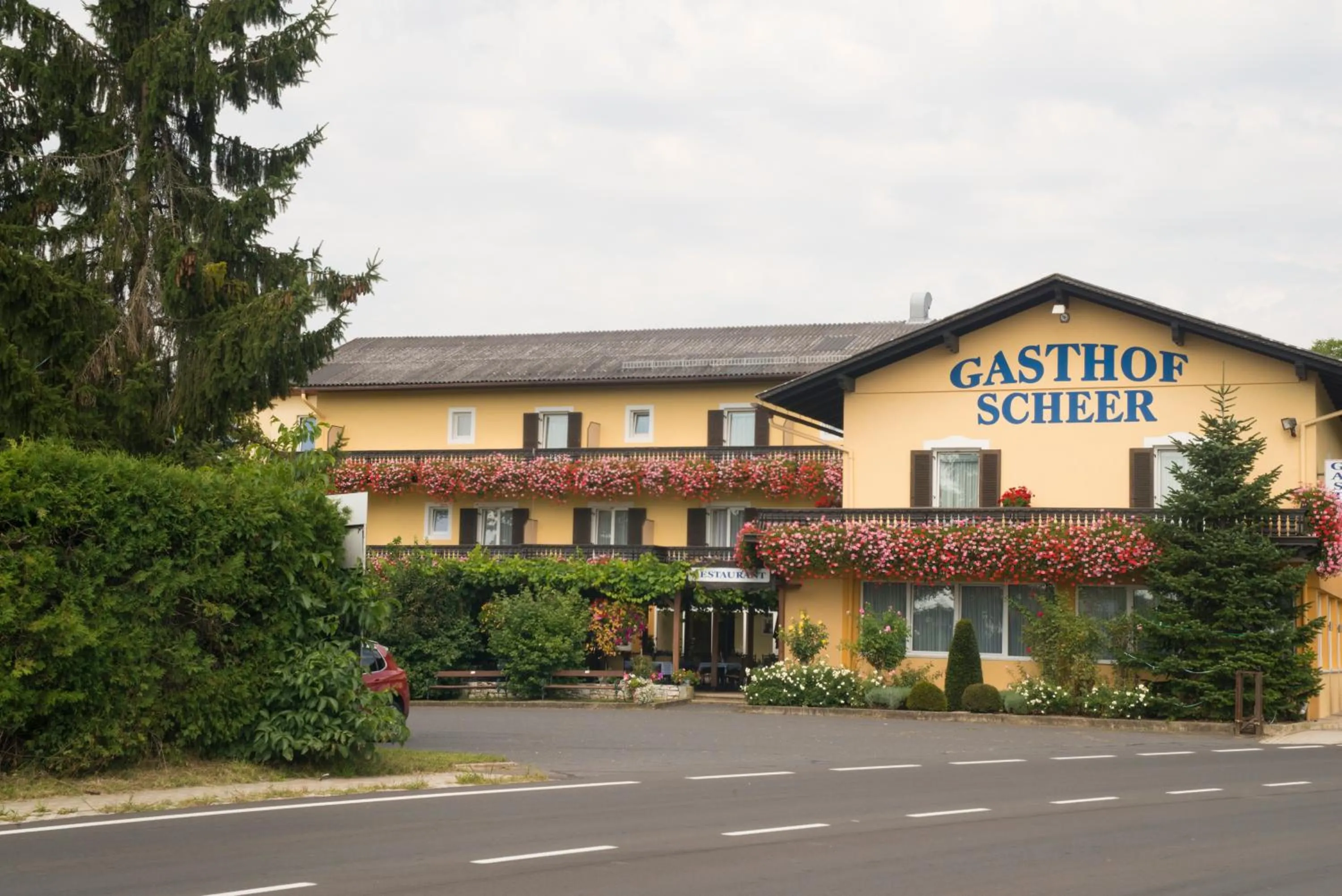 Property building in Hotel Gasthof Scheer