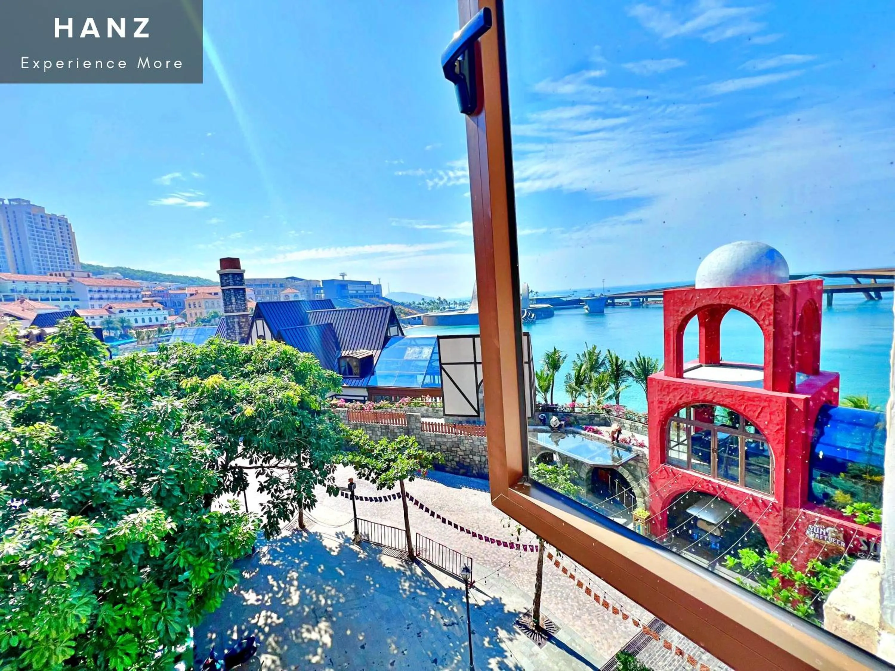 HANZ Lagoon Sunset Escape