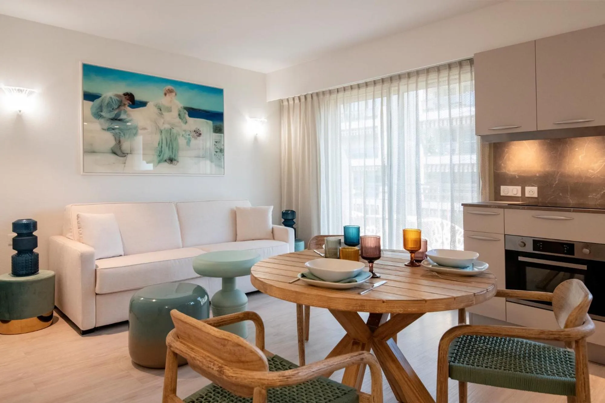 Kitchen or kitchenette in Résidence Hôtelière Chambord au coeur de Menton - entièrement rénovée