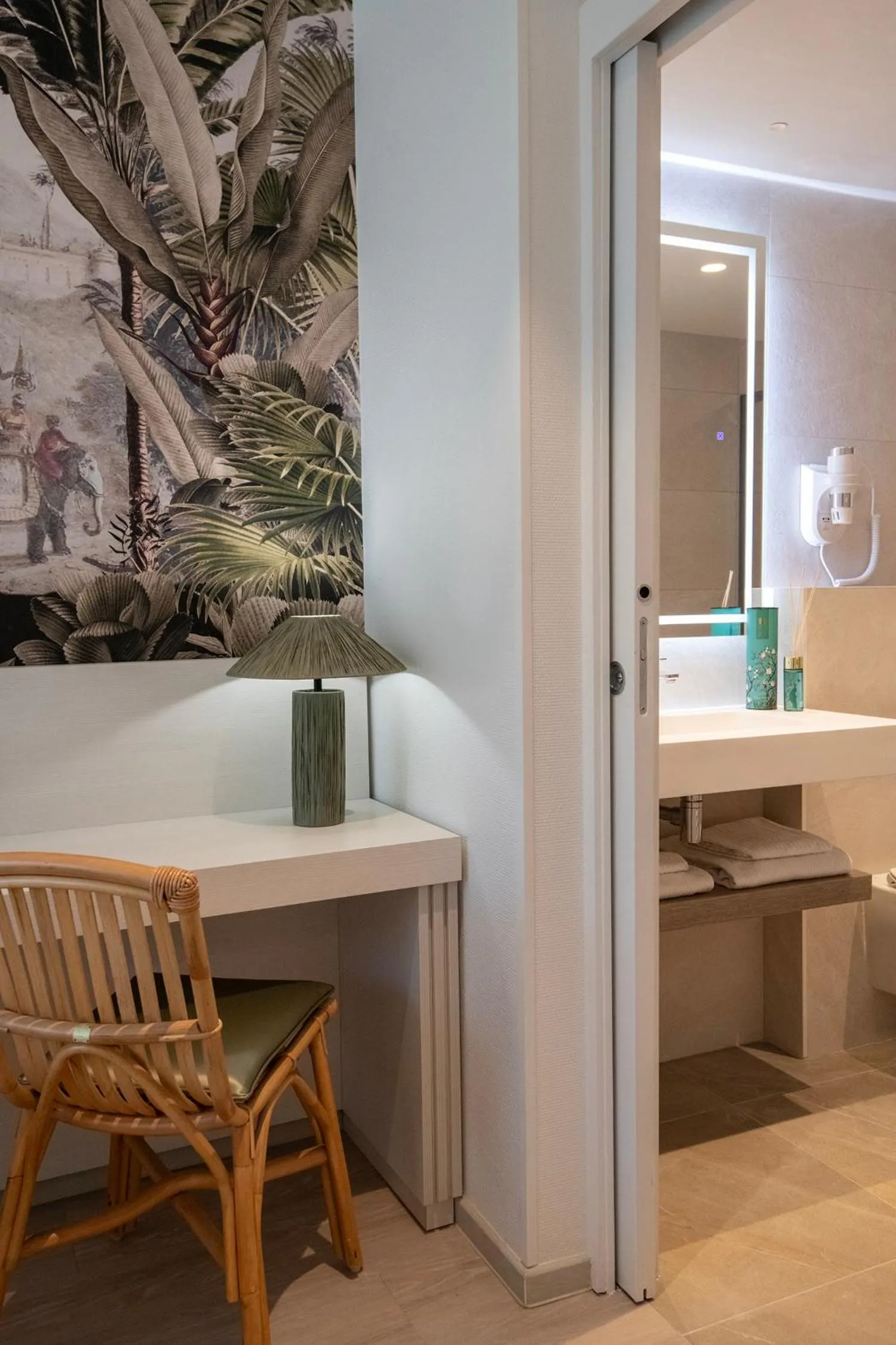 Shower in Résidence Hôtelière Chambord au coeur de Menton - entièrement rénovée