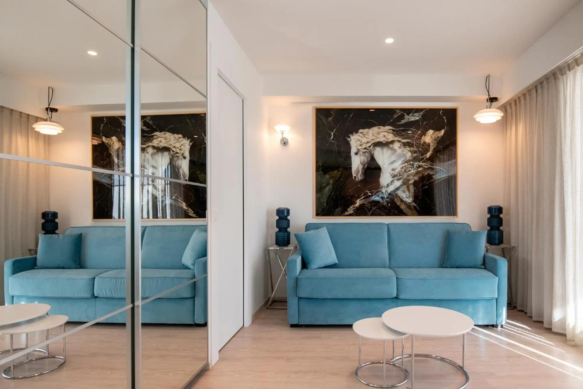 Living room in Résidence Hôtelière Chambord au coeur de Menton - entièrement rénovée