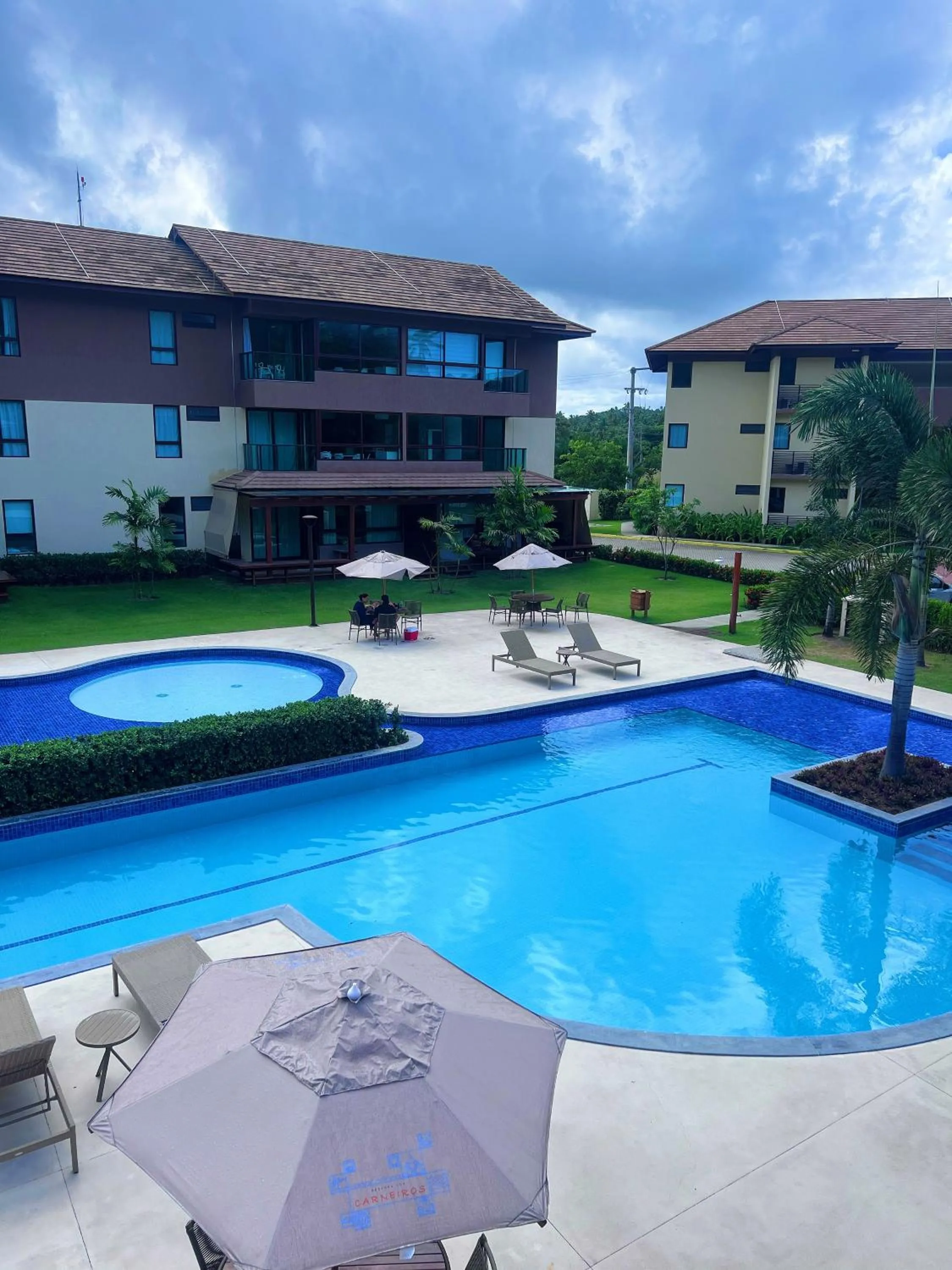 Flat+deck ao lado da igrejinha