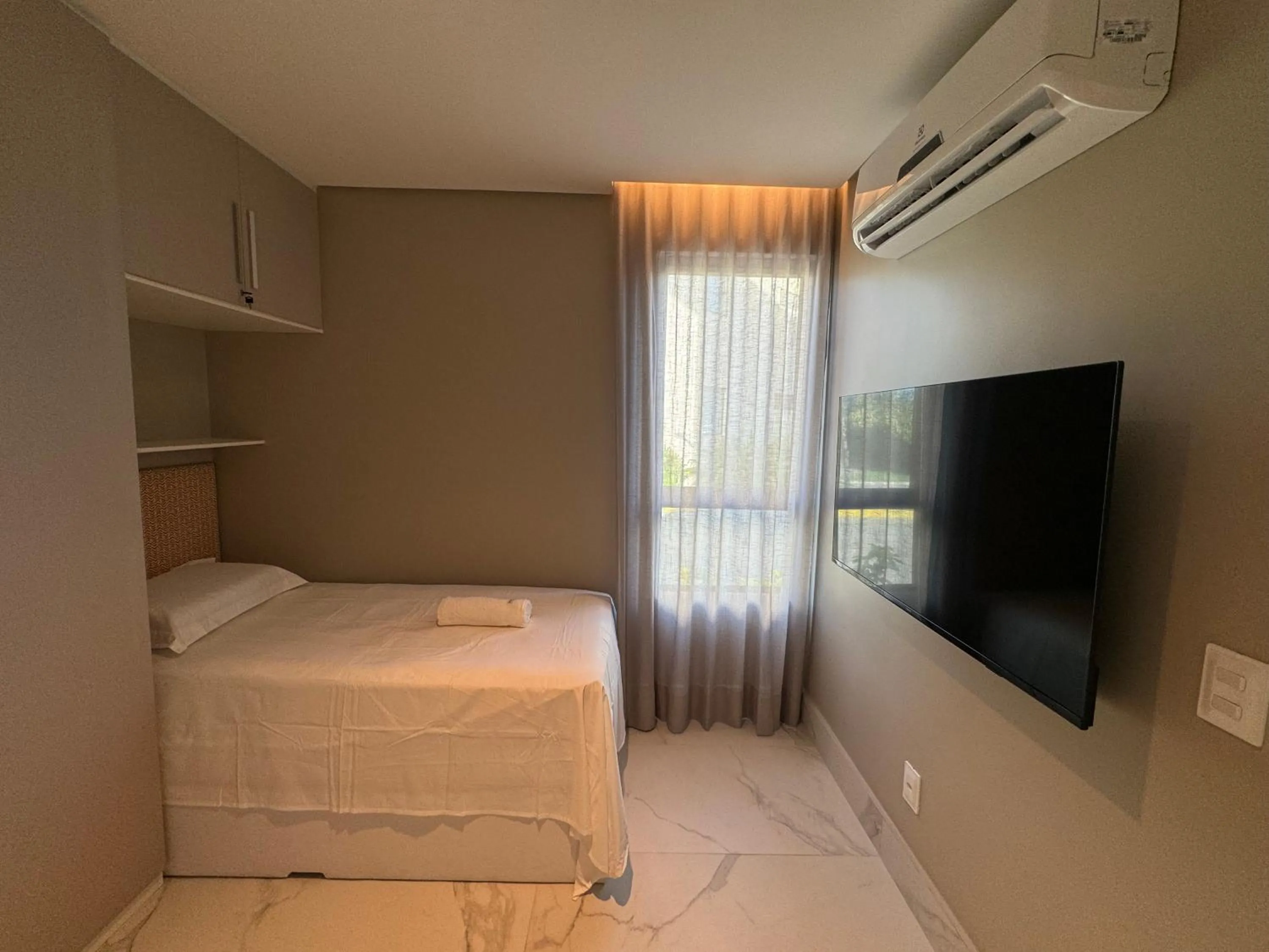 Bed in Flat+deck ao lado da igrejinha