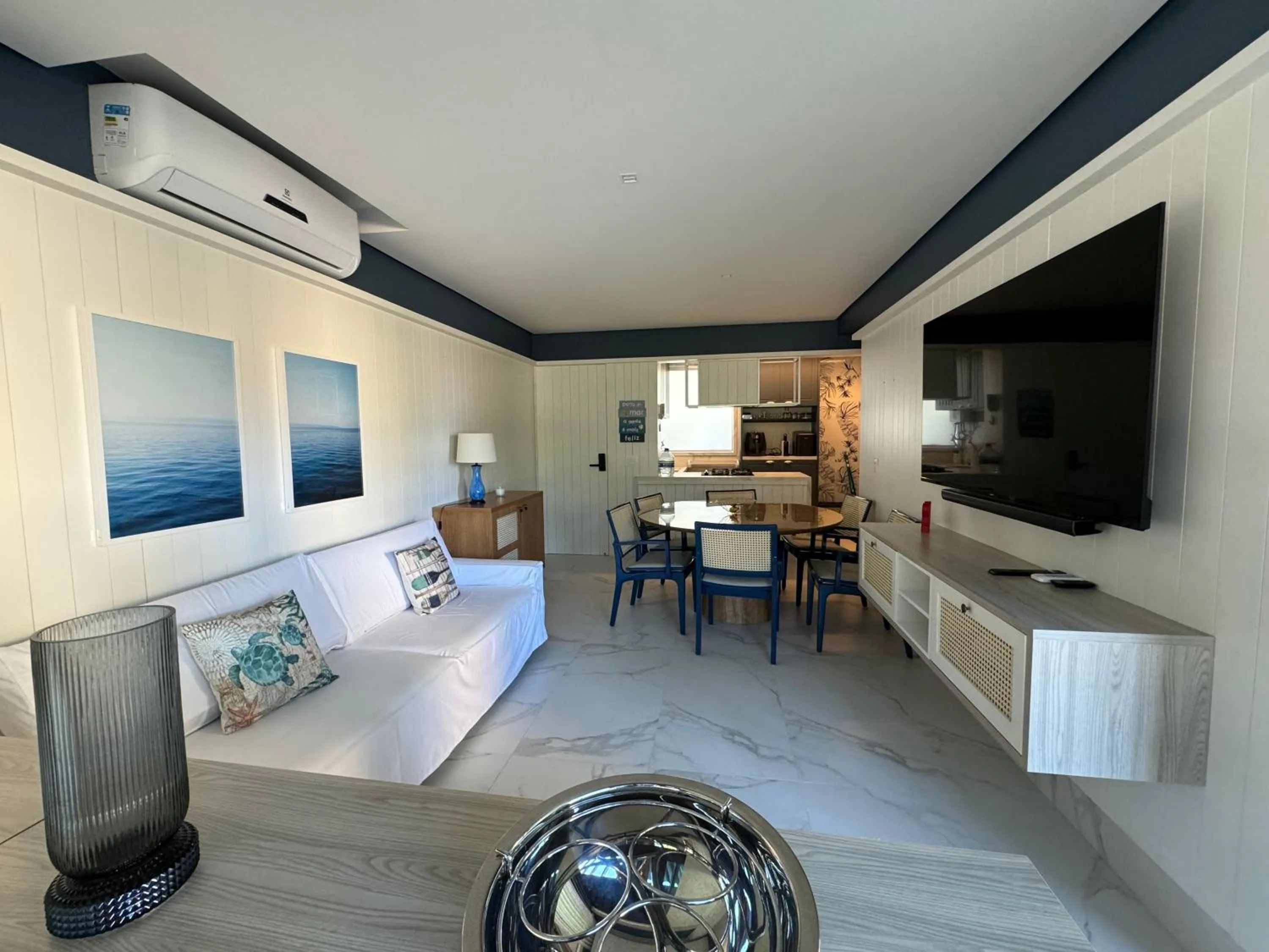 Flat+deck ao lado da igrejinha