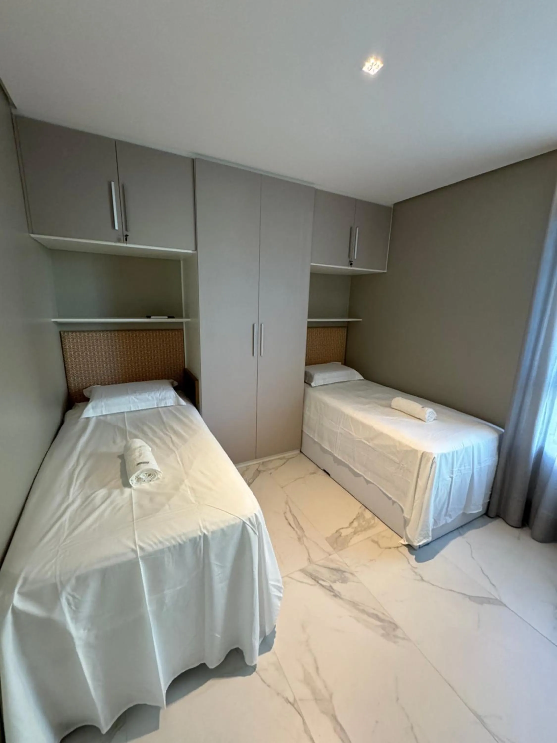 Bed in Flat+deck ao lado da igrejinha