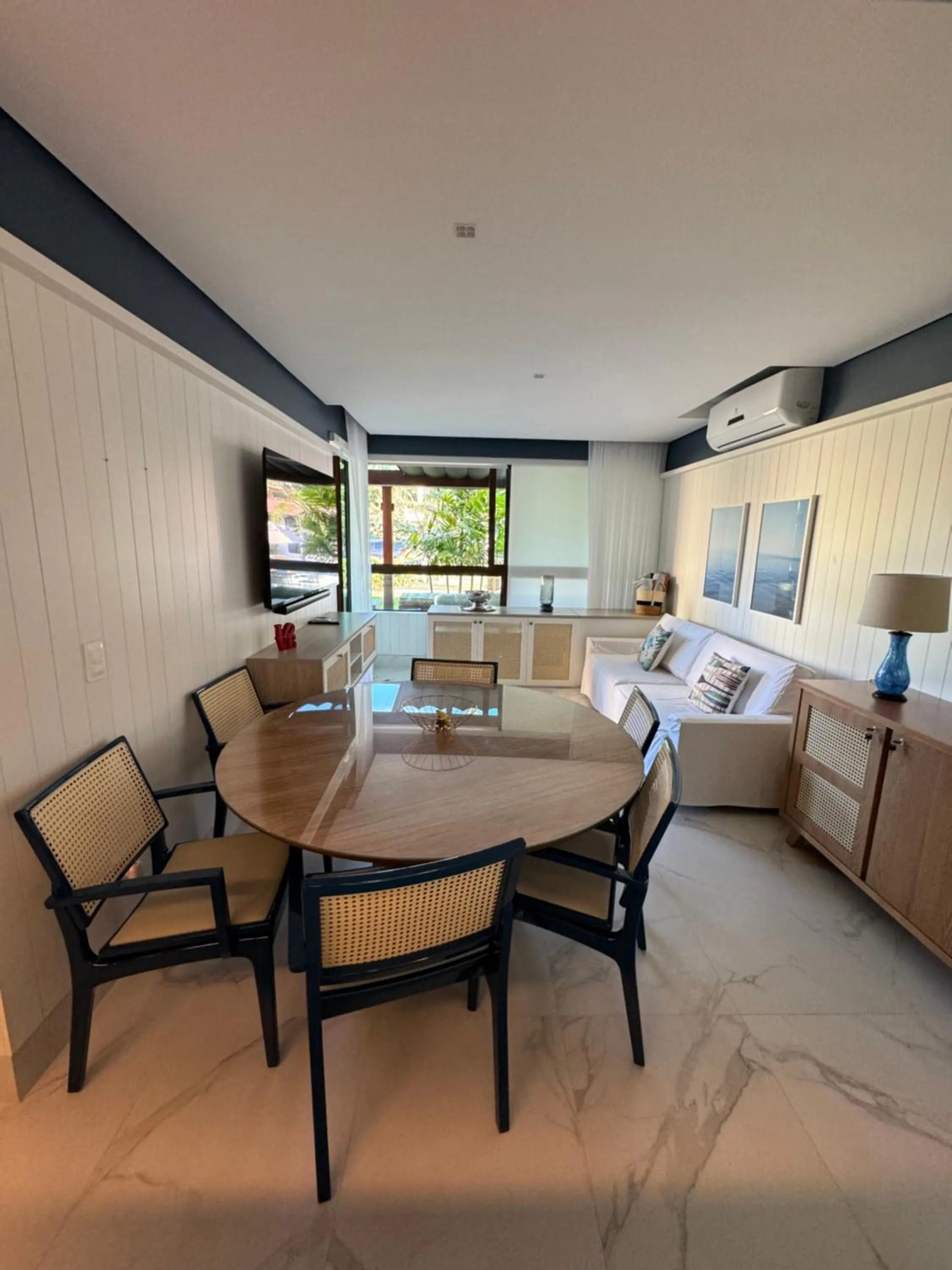 Flat+deck ao lado da igrejinha