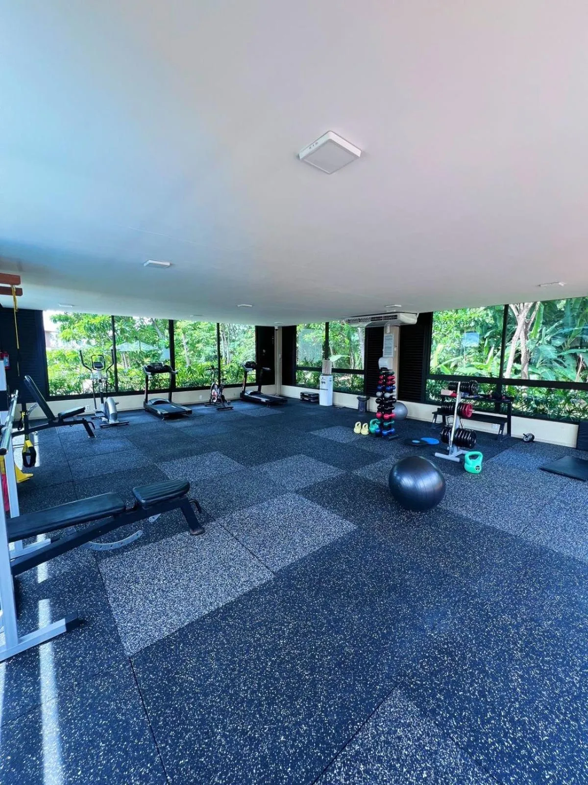 Flat+deck ao lado da igrejinha