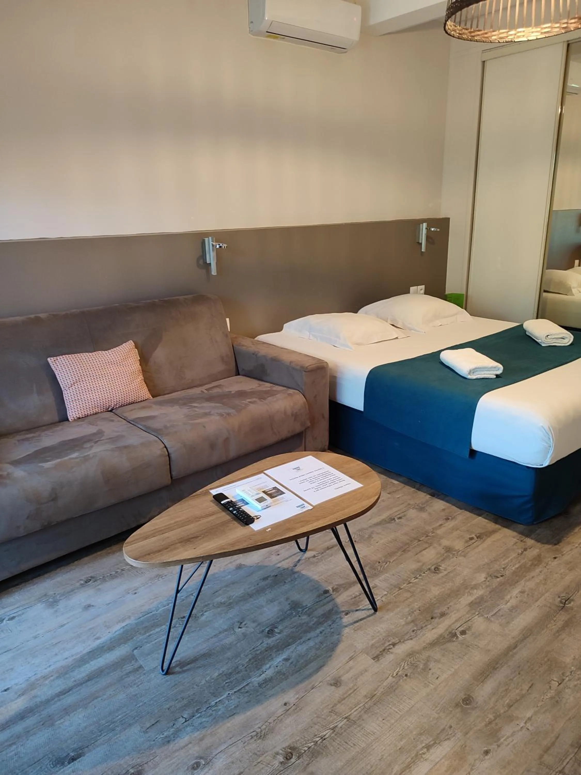 MARINA , 2mn à PIEDS PLAGE BOUCAN CANOT