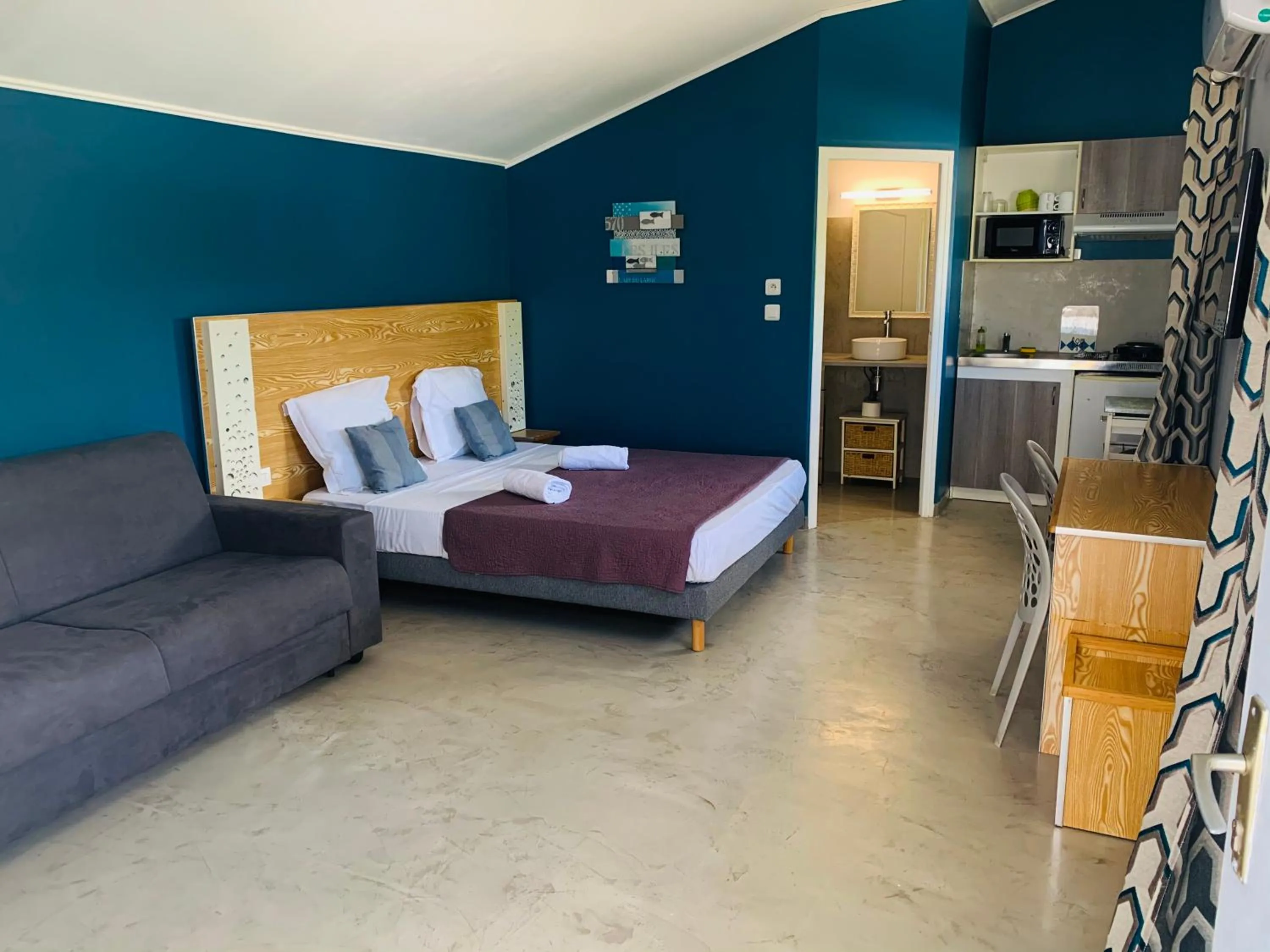 MARINA , 2mn à PIEDS PLAGE BOUCAN CANOT