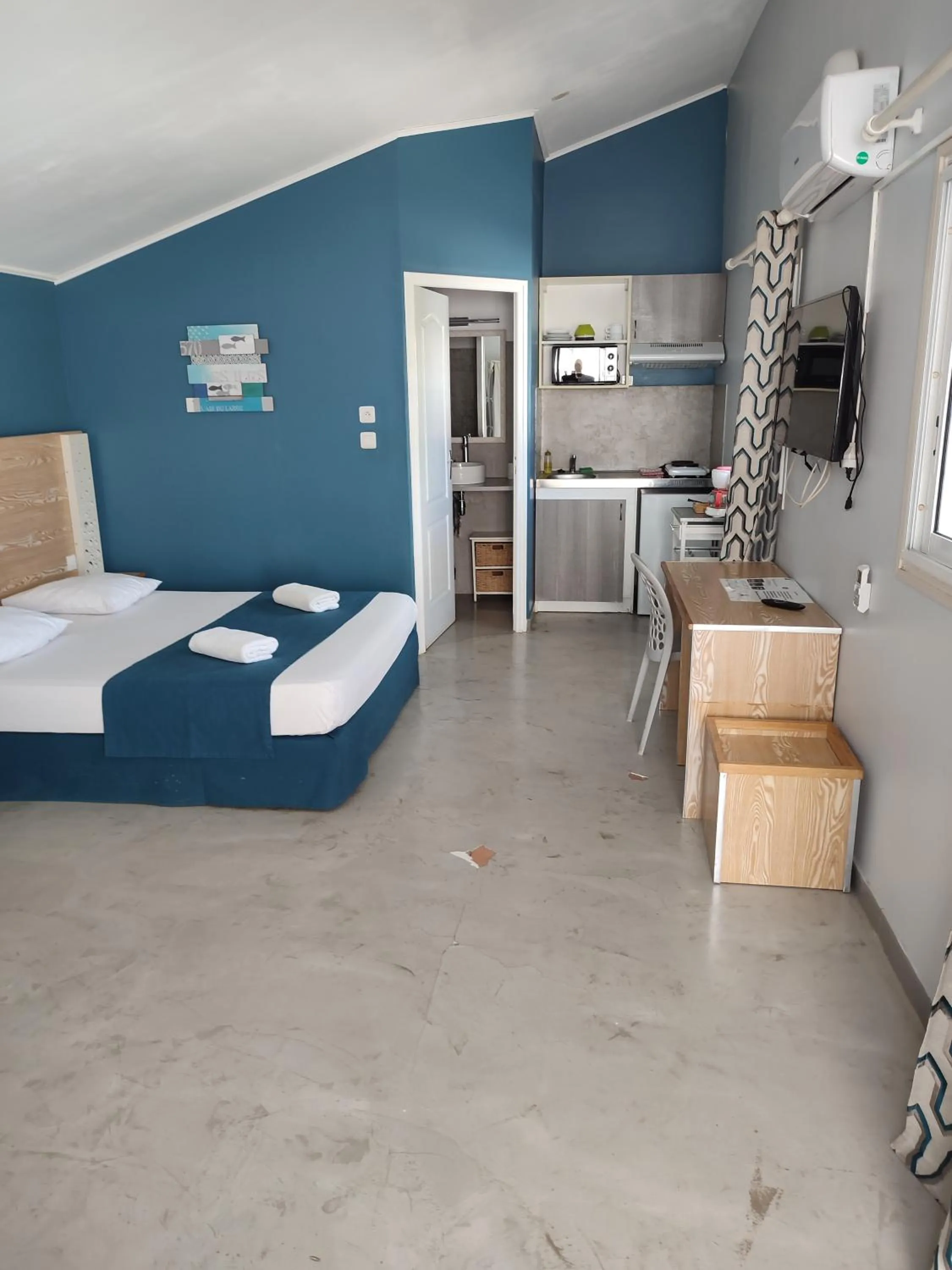 MARINA , 2mn à PIEDS PLAGE BOUCAN CANOT