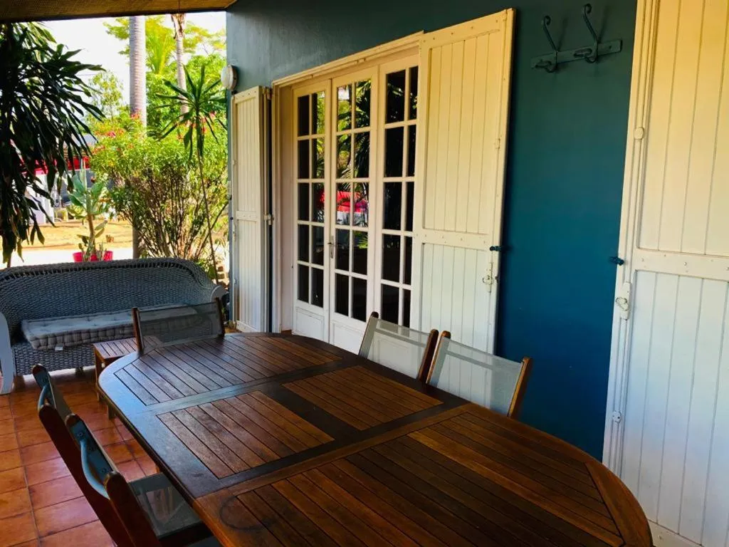 MARINA , 2mn à PIEDS PLAGE BOUCAN CANOT