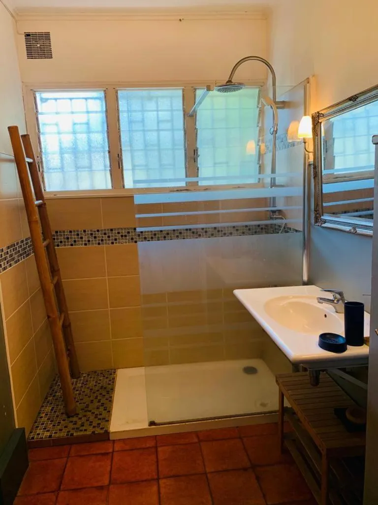 MARINA , 2mn à PIEDS PLAGE BOUCAN CANOT