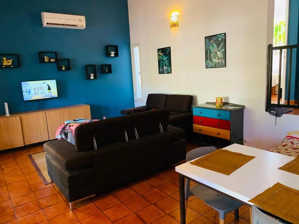 MARINA , 2mn à PIEDS PLAGE BOUCAN CANOT