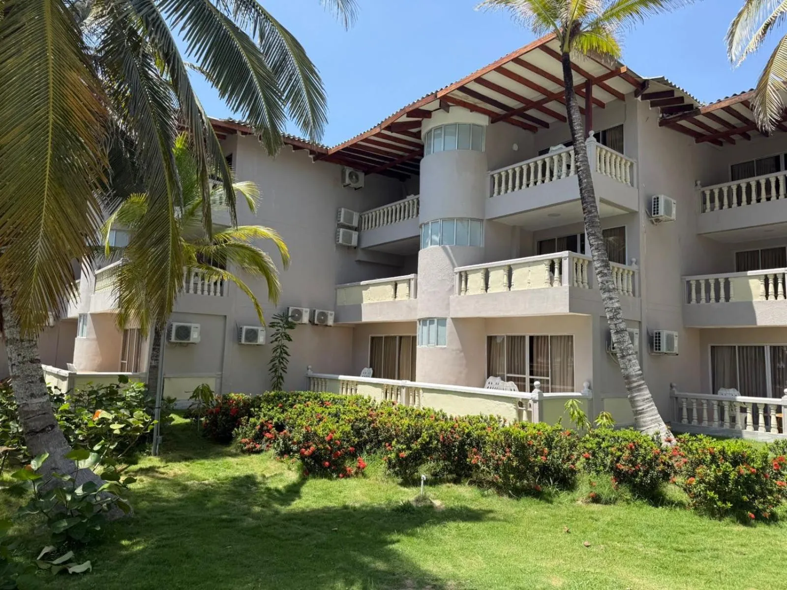 Property building in Hotel Playa Palmeras Cartagena - Vía al Mar