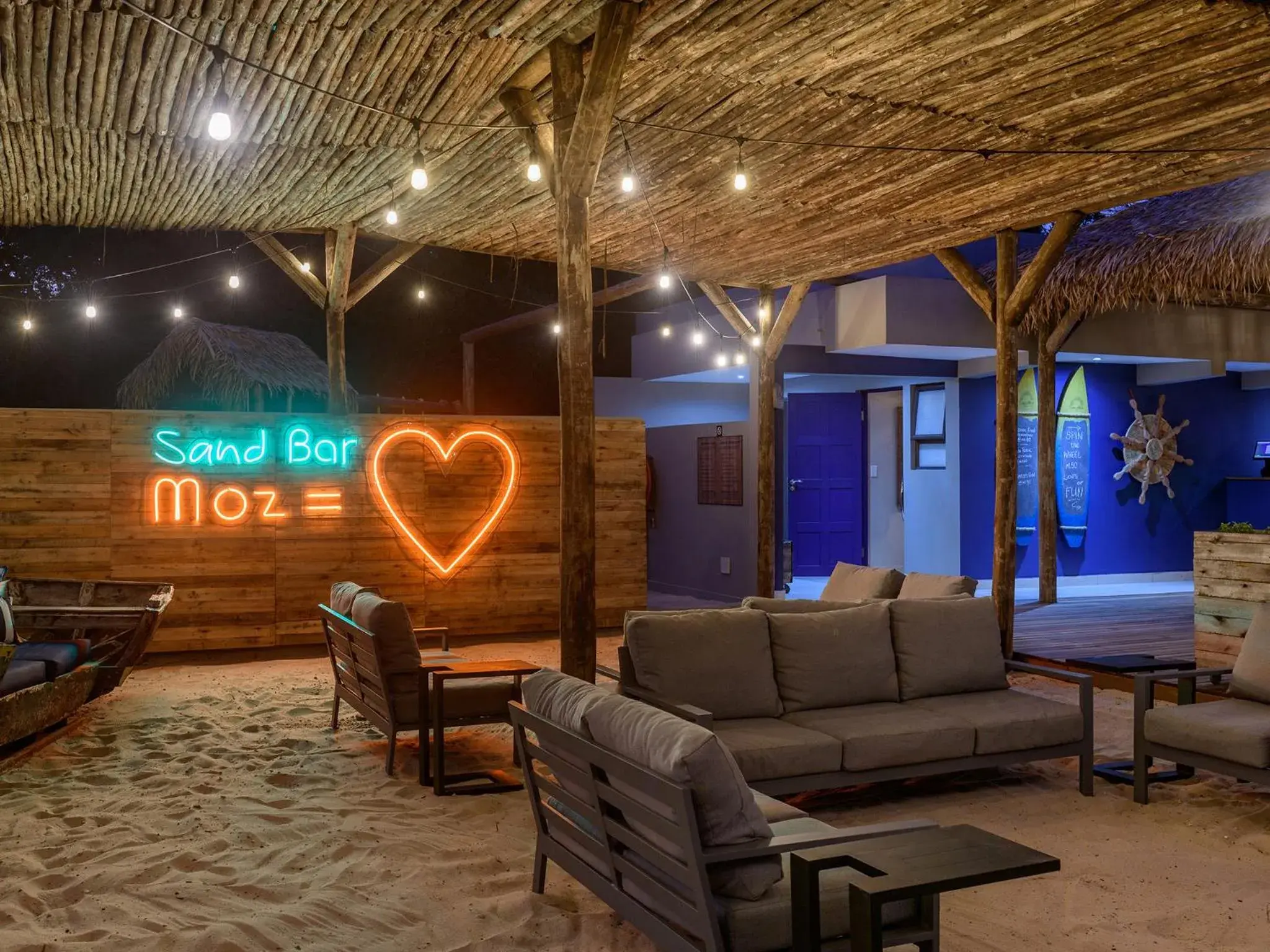 Lounge or bar in San Martinho Beach Club Lounge or bar in San Martinho Beach Club