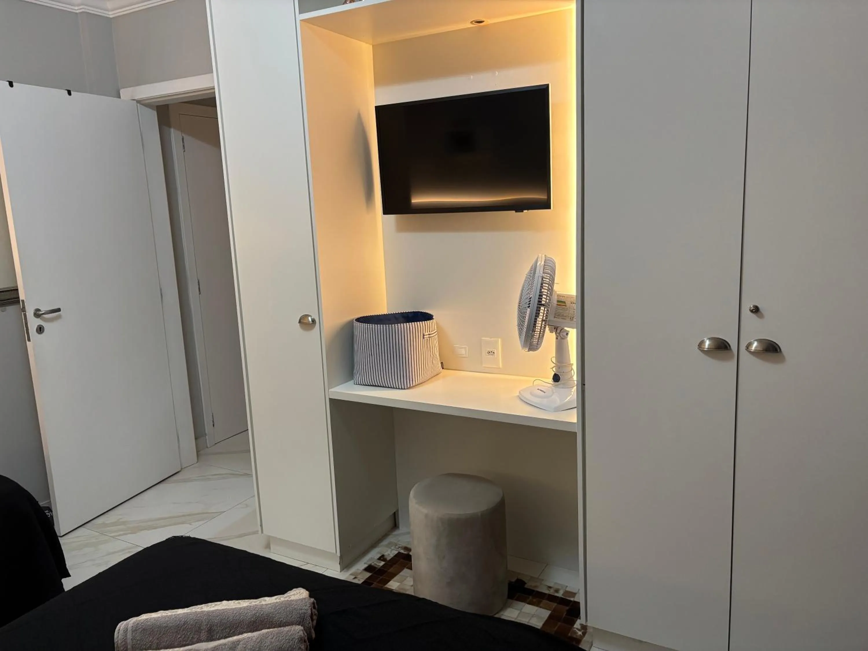 wardrobe in Apto 1 dorm - San Francisco - localização perfeita