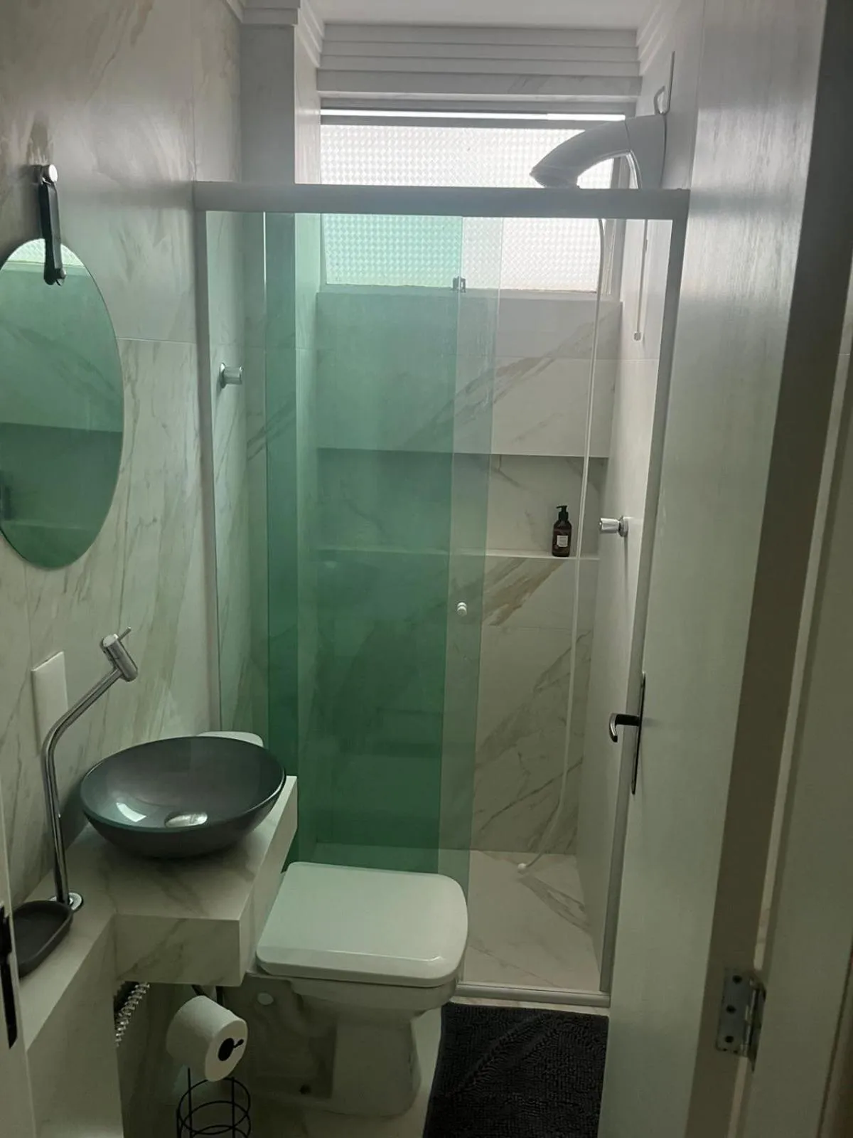 Bathroom in Apto 1 dorm - San Francisco - localização perfeita