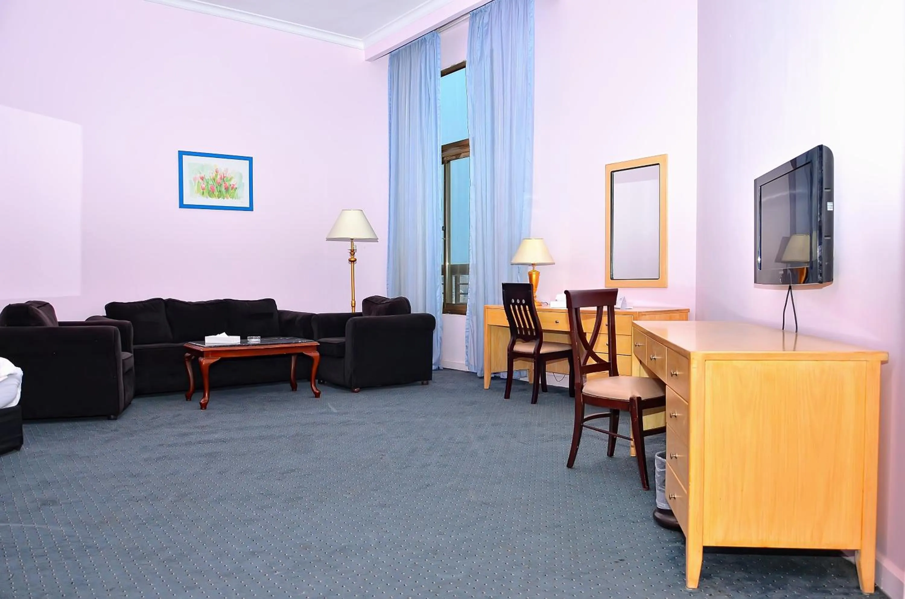 Communal lounge/ TV room in Aracan Pyramid Hotel