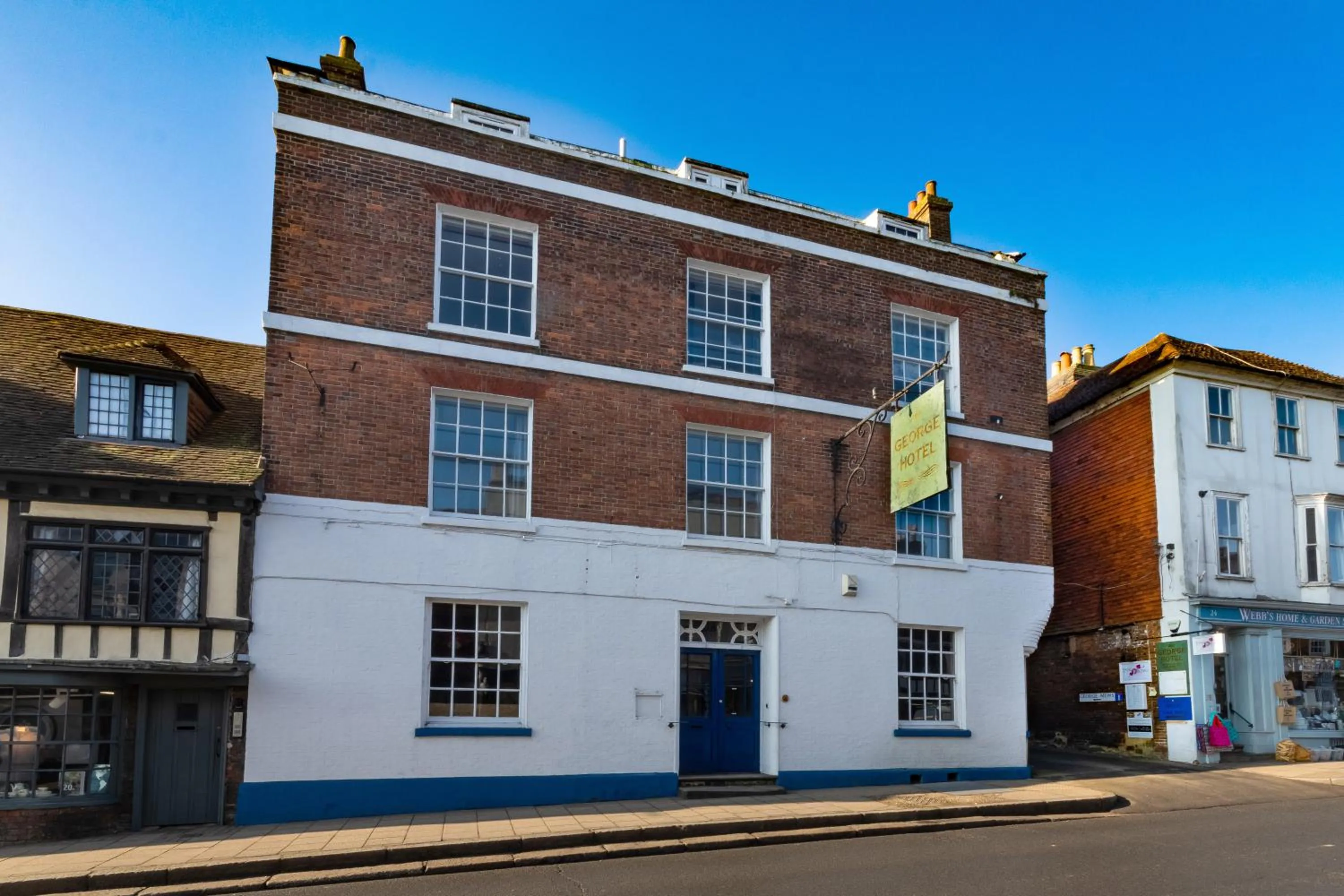 Neighbourhood in The George Hotel