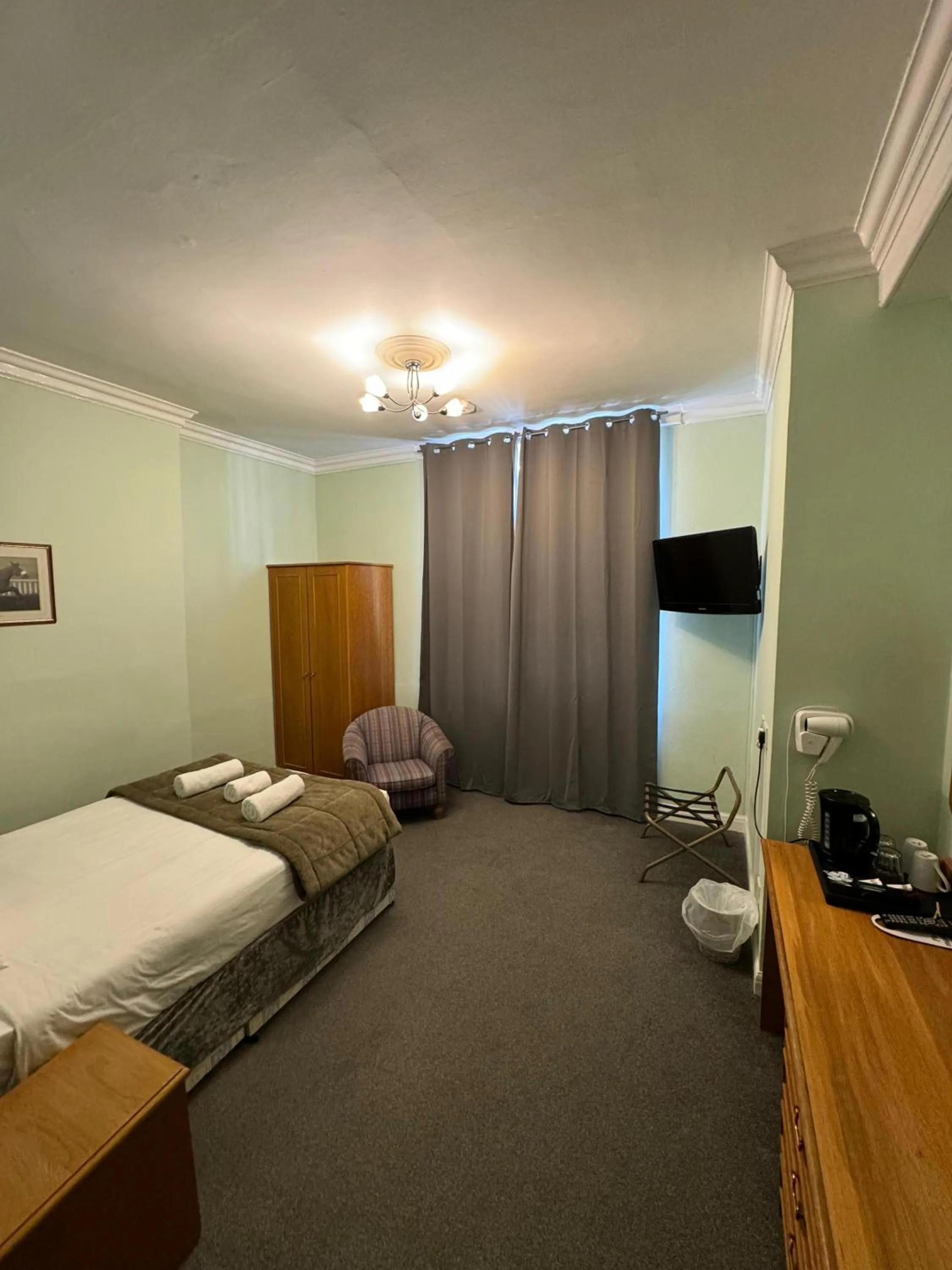 Bedroom, Bed in The George Hotel