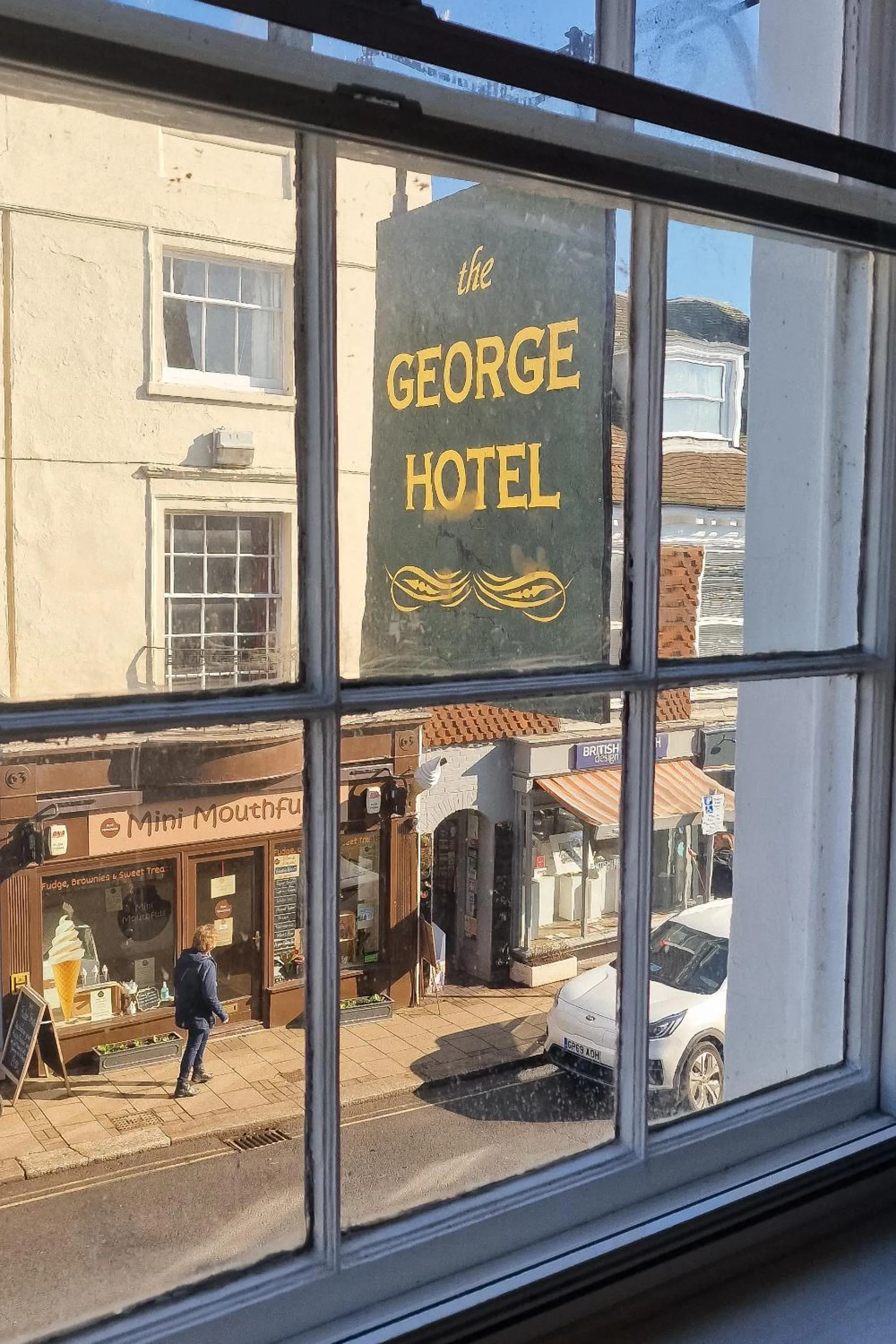 Logo/Certificate/Sign in The George Hotel