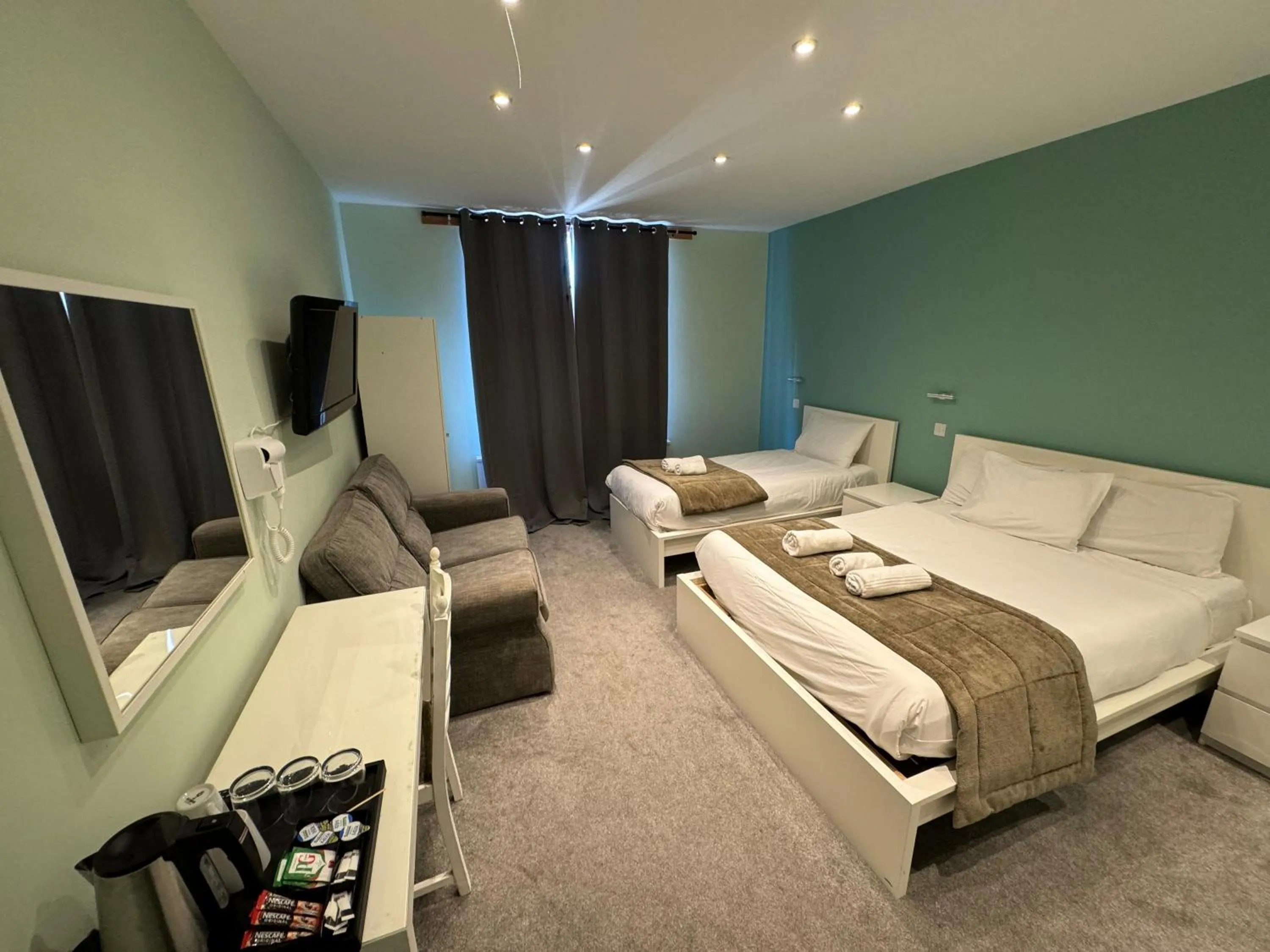 Bedroom, Bed in The George Hotel