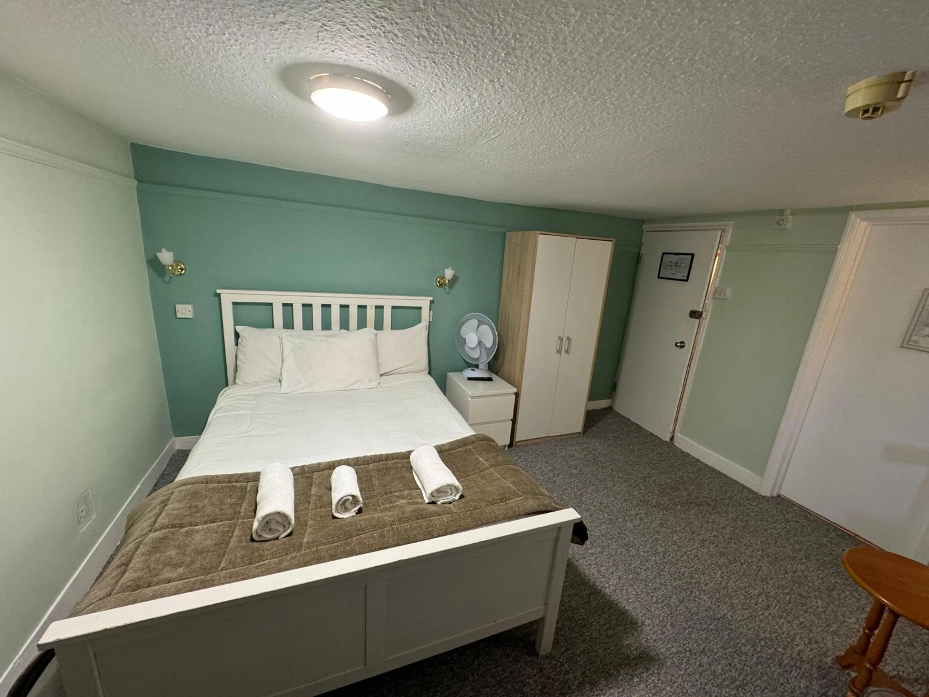 Bedroom, Bed in The George Hotel