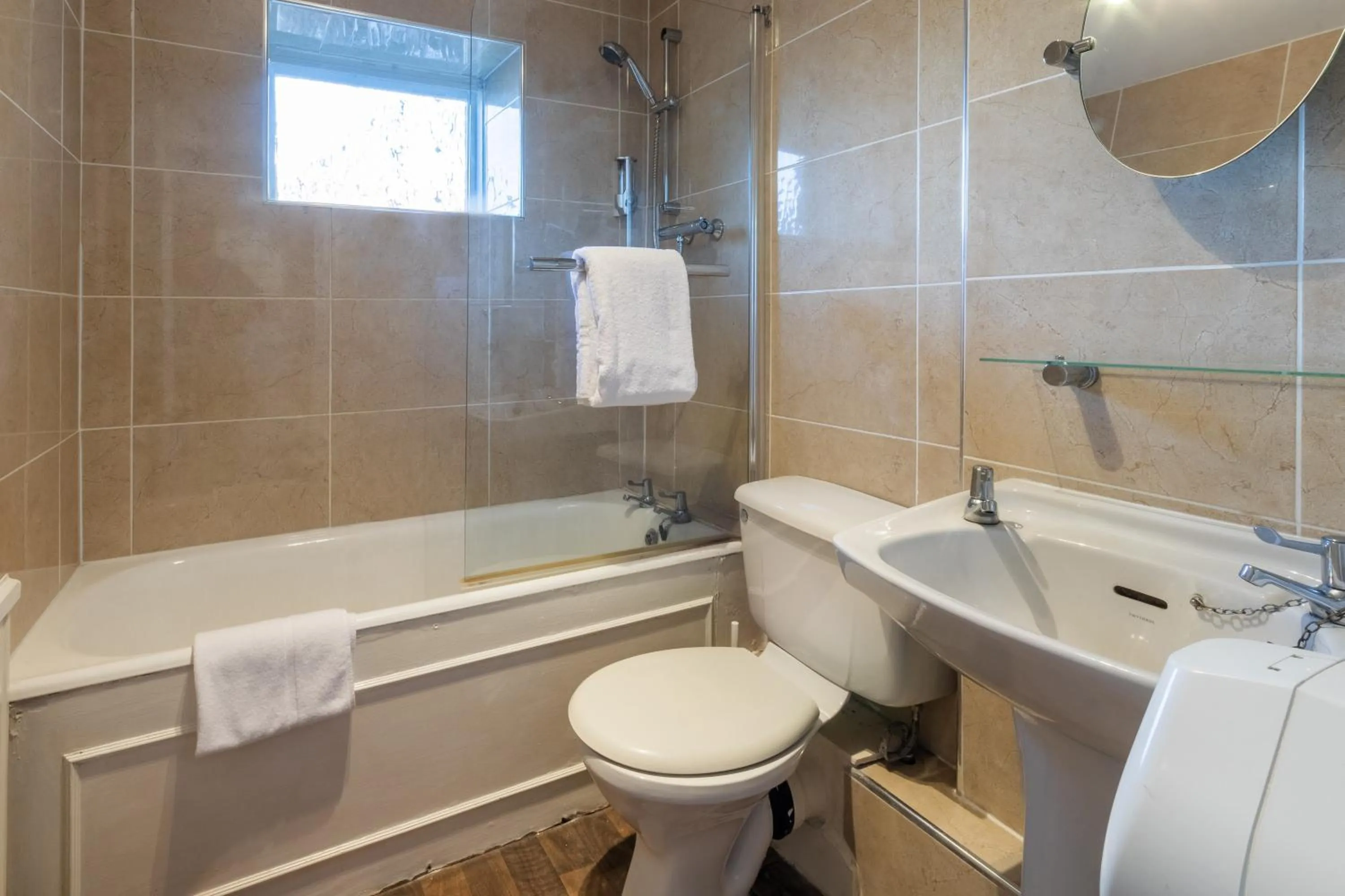 Shower in The George Hotel