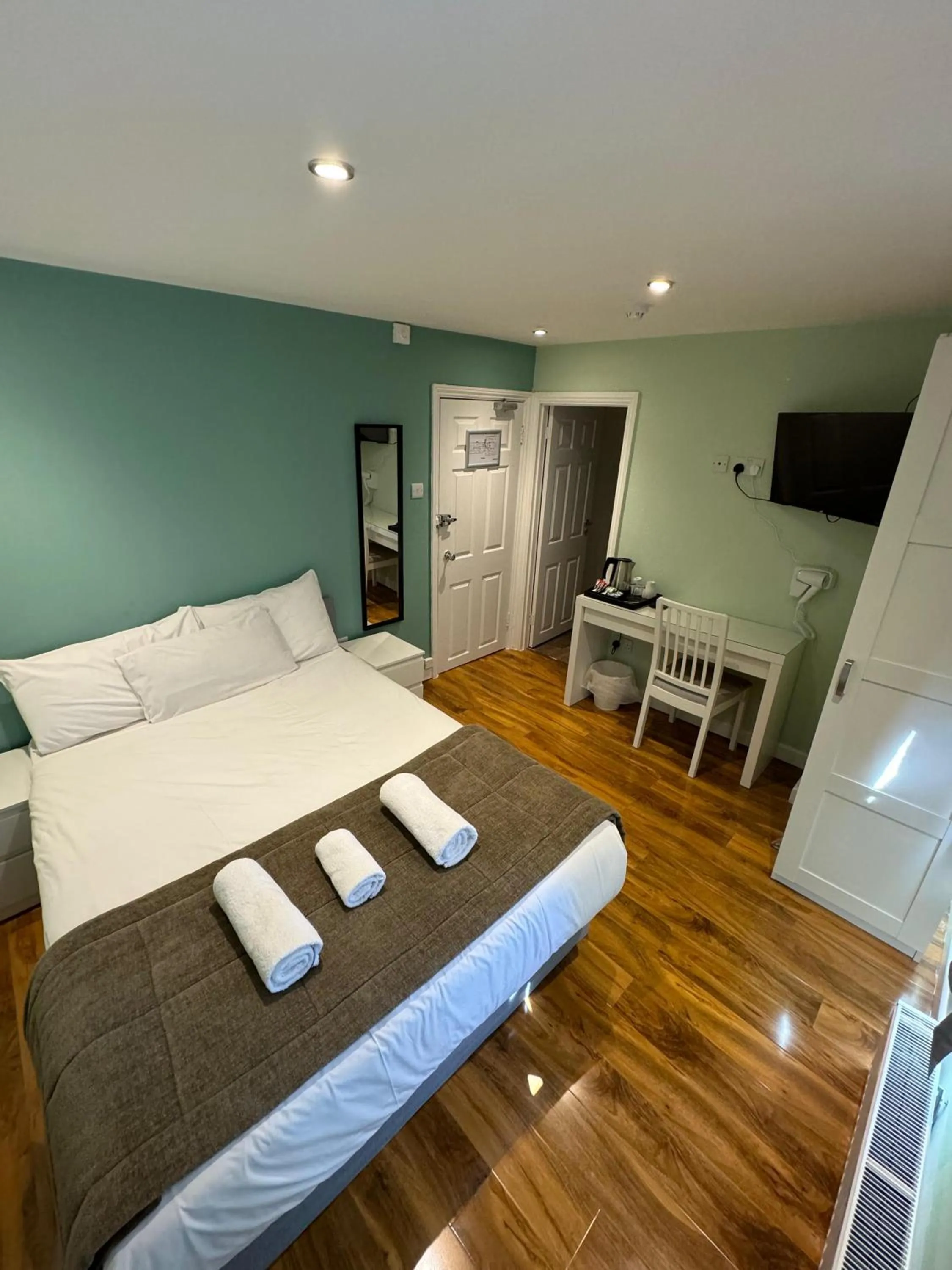 Bedroom, Bed in The George Hotel