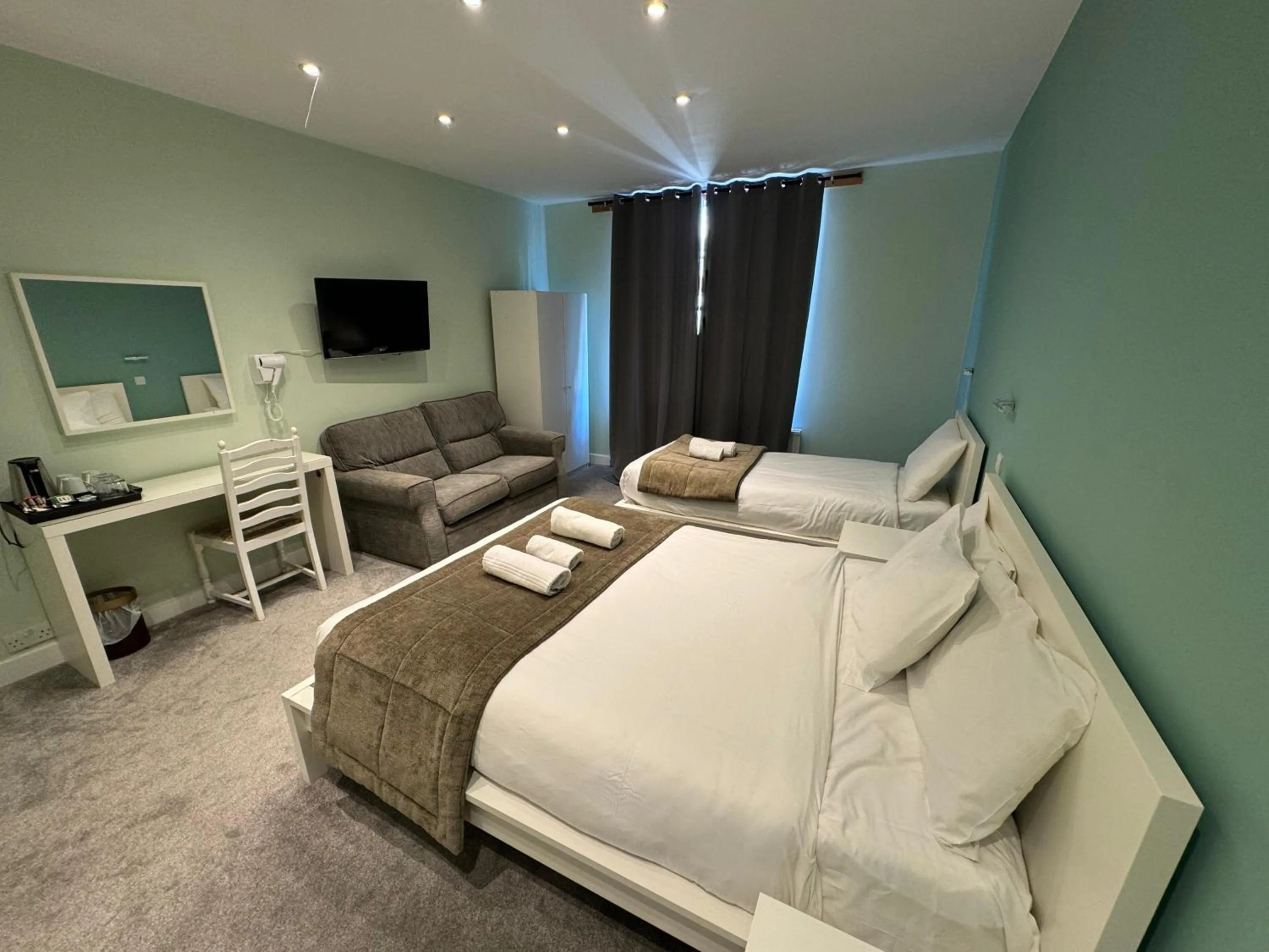 Bedroom, Bed in The George Hotel