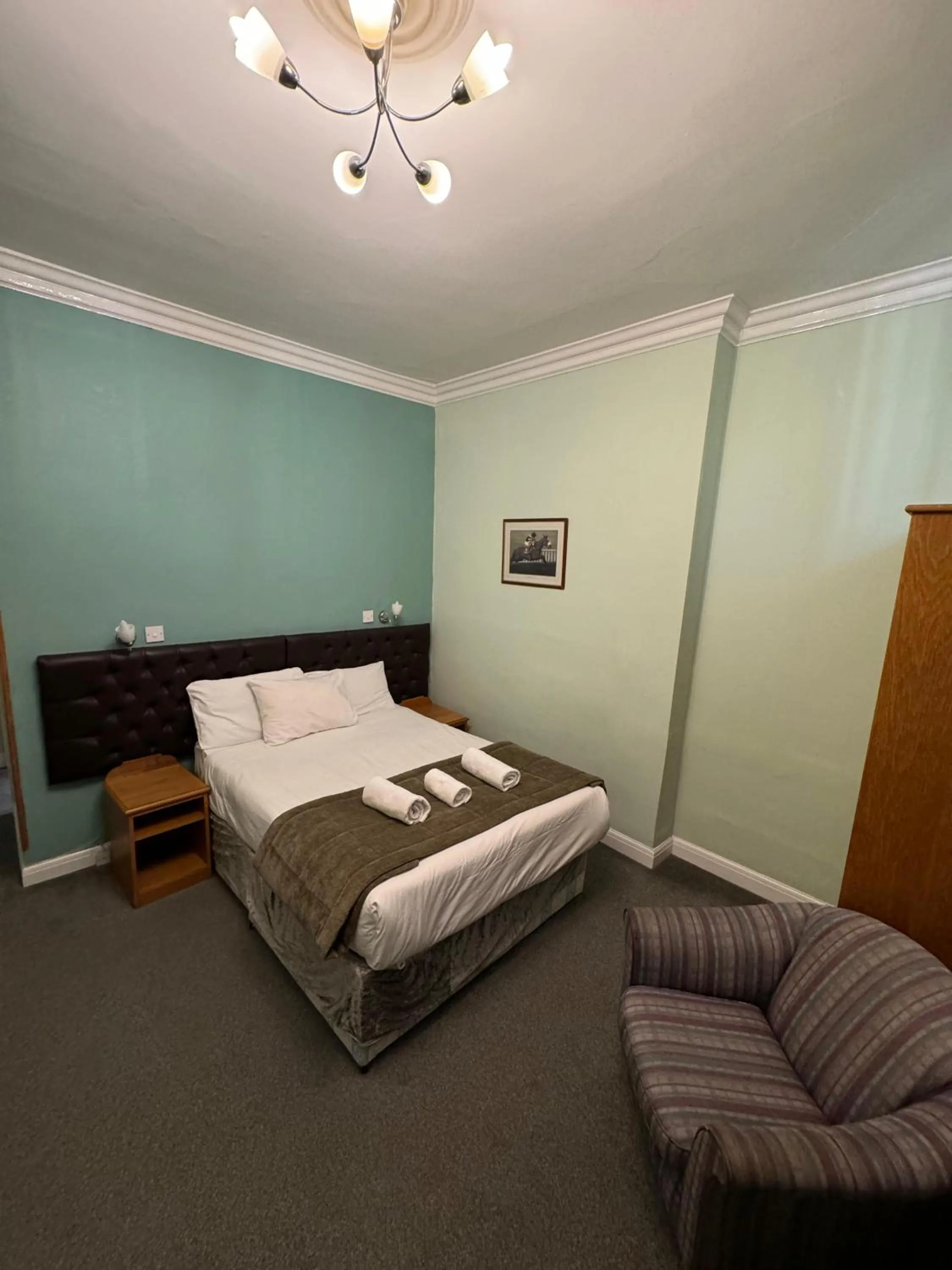 Bedroom, Bed in The George Hotel